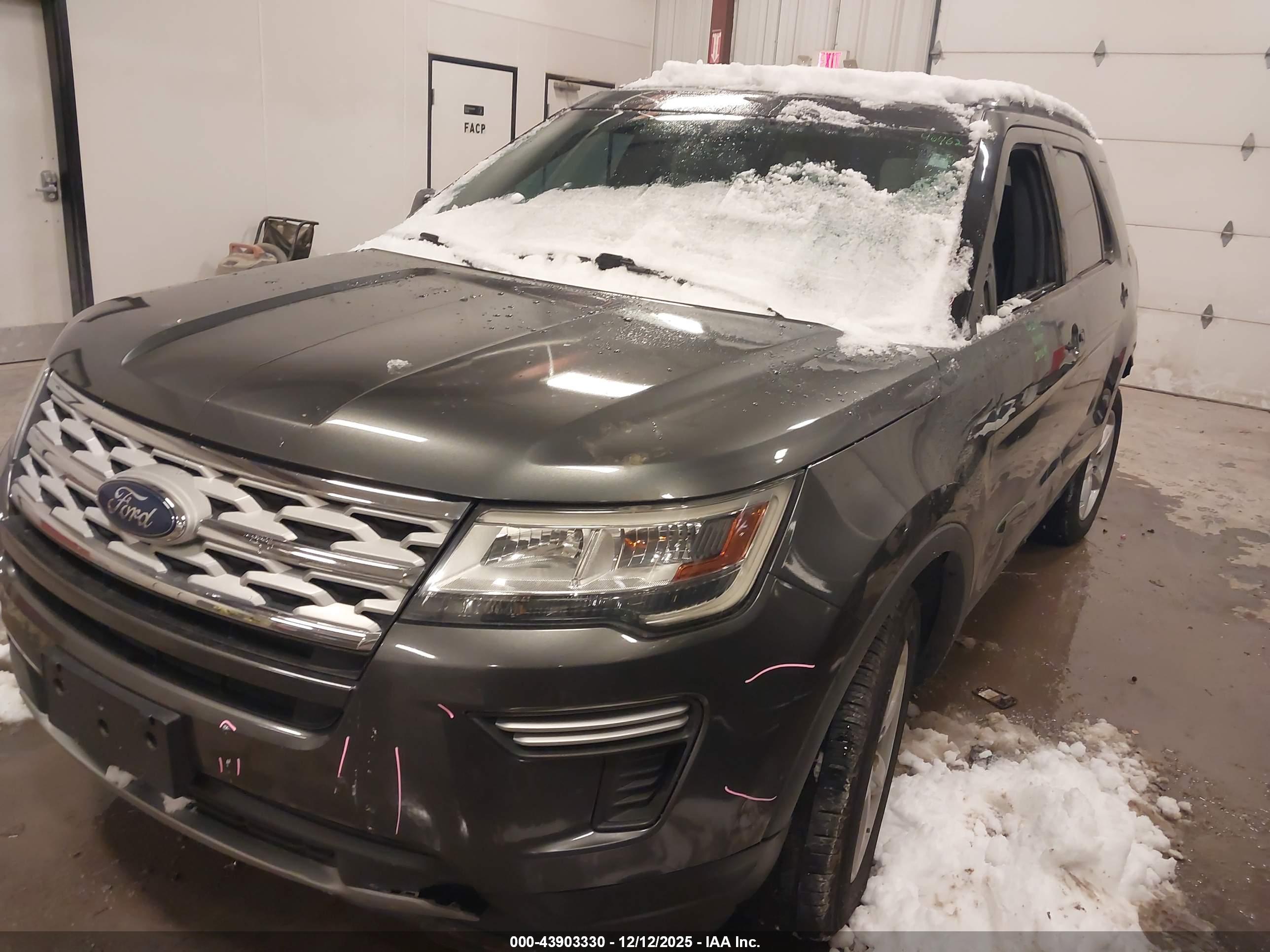 FORD EXPLORER image 2