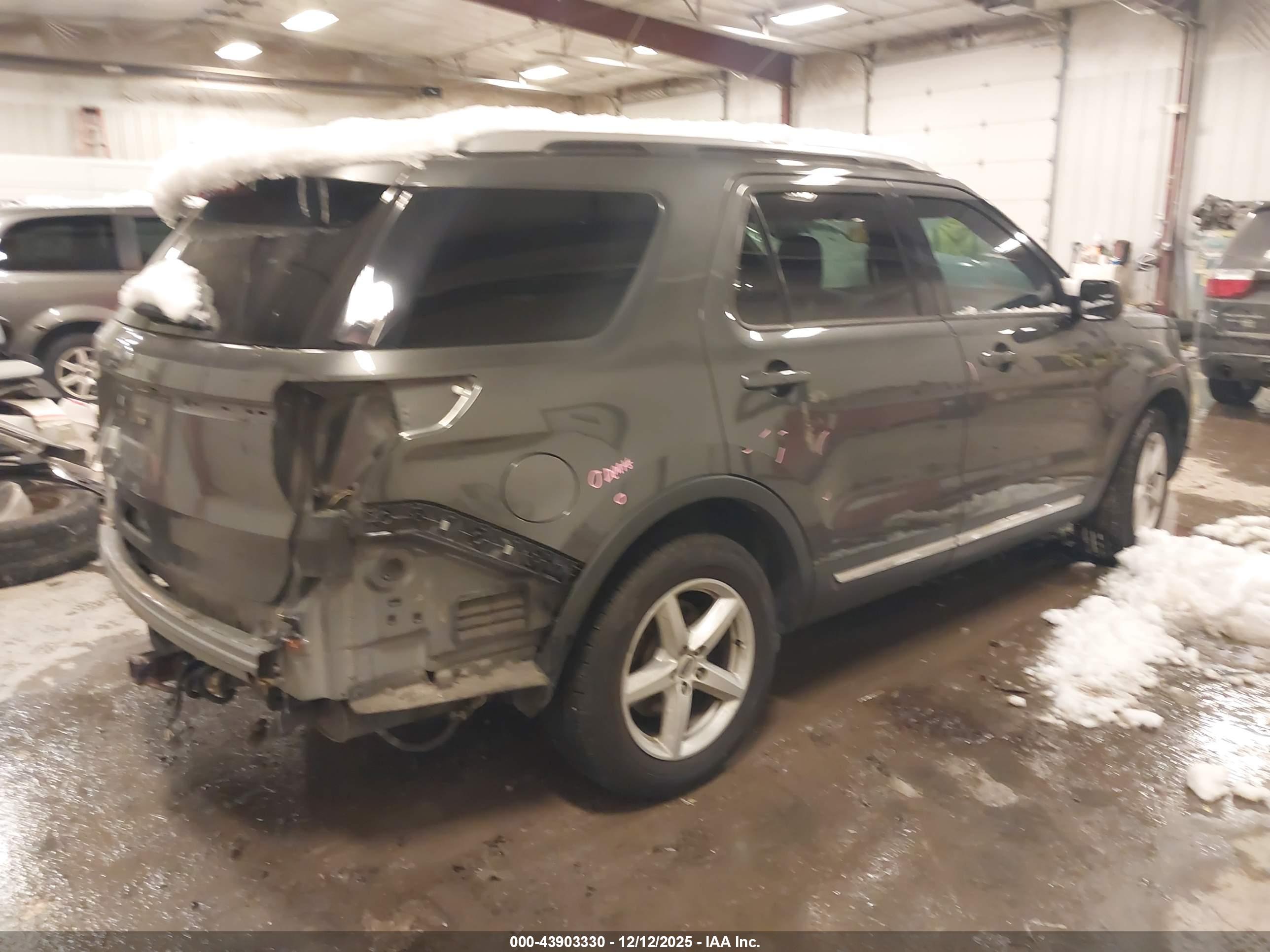 FORD EXPLORER image 4