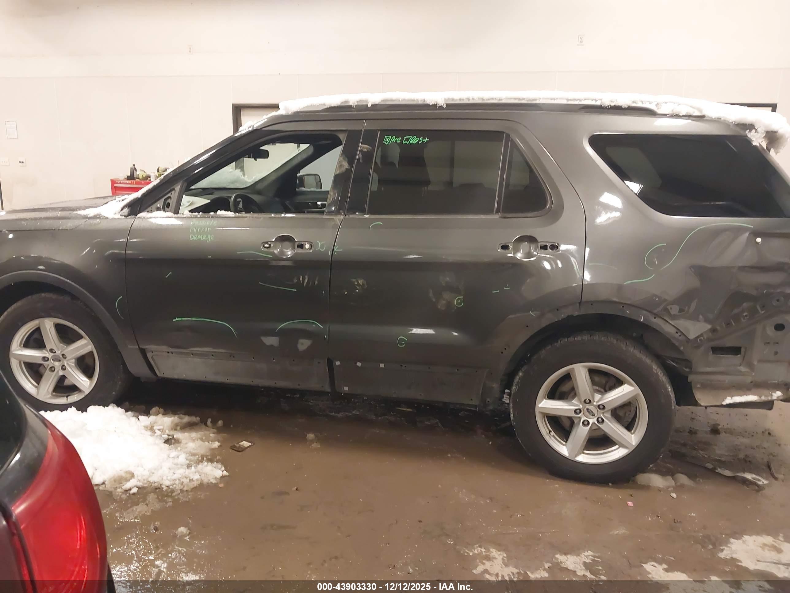 FORD EXPLORER image 6