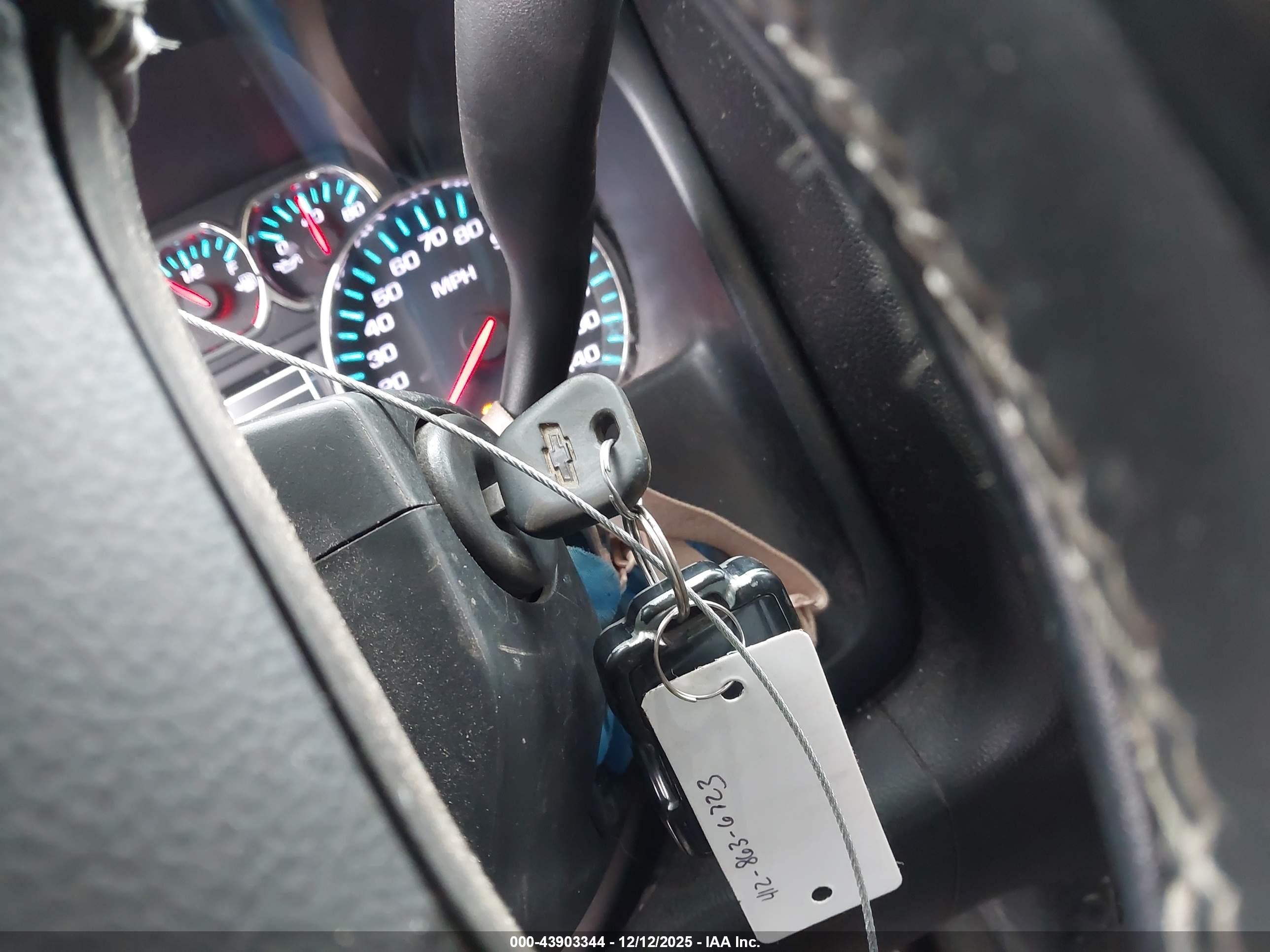 CHEVROLET SILVERADO image 11