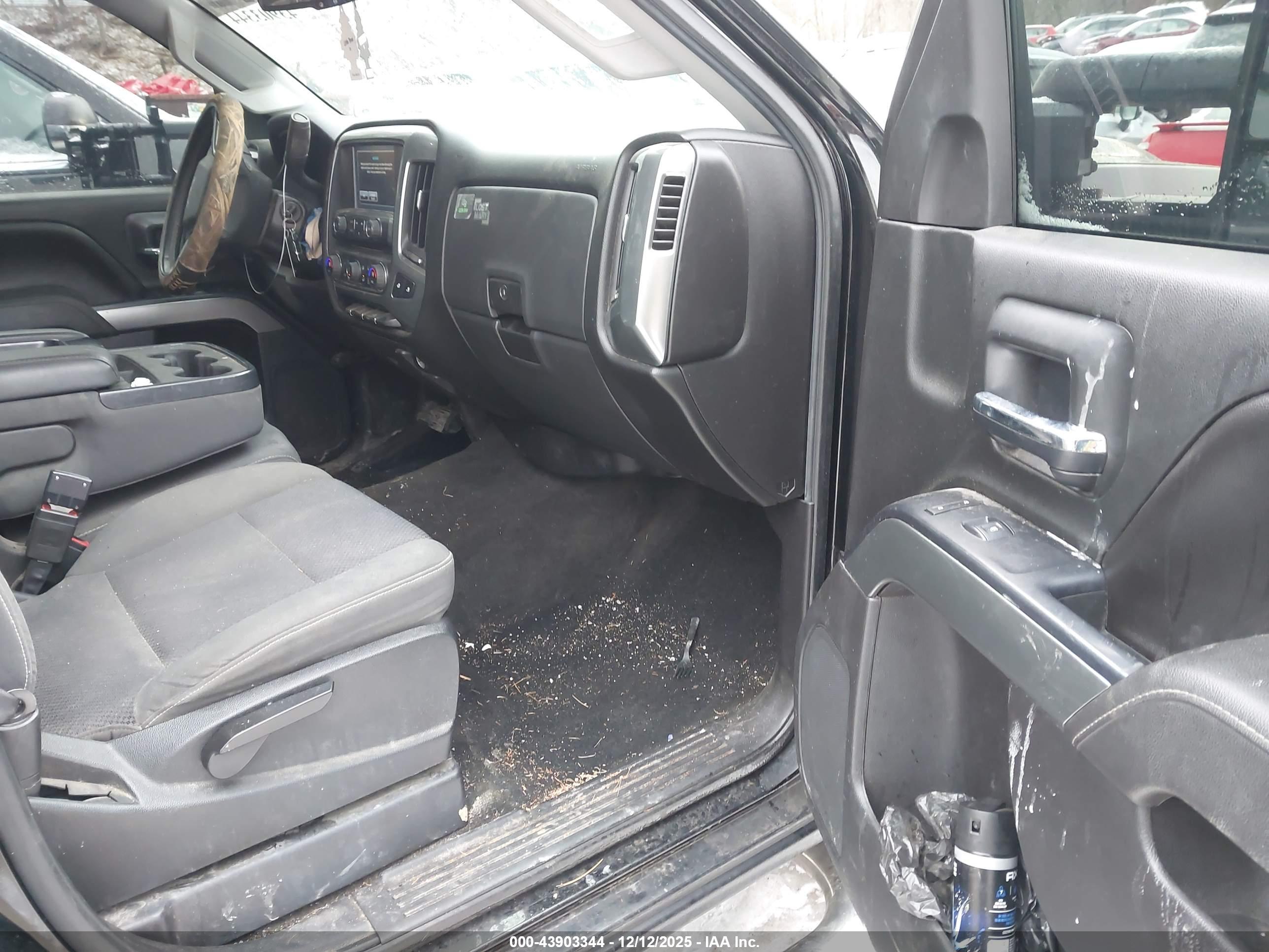CHEVROLET SILVERADO image 5