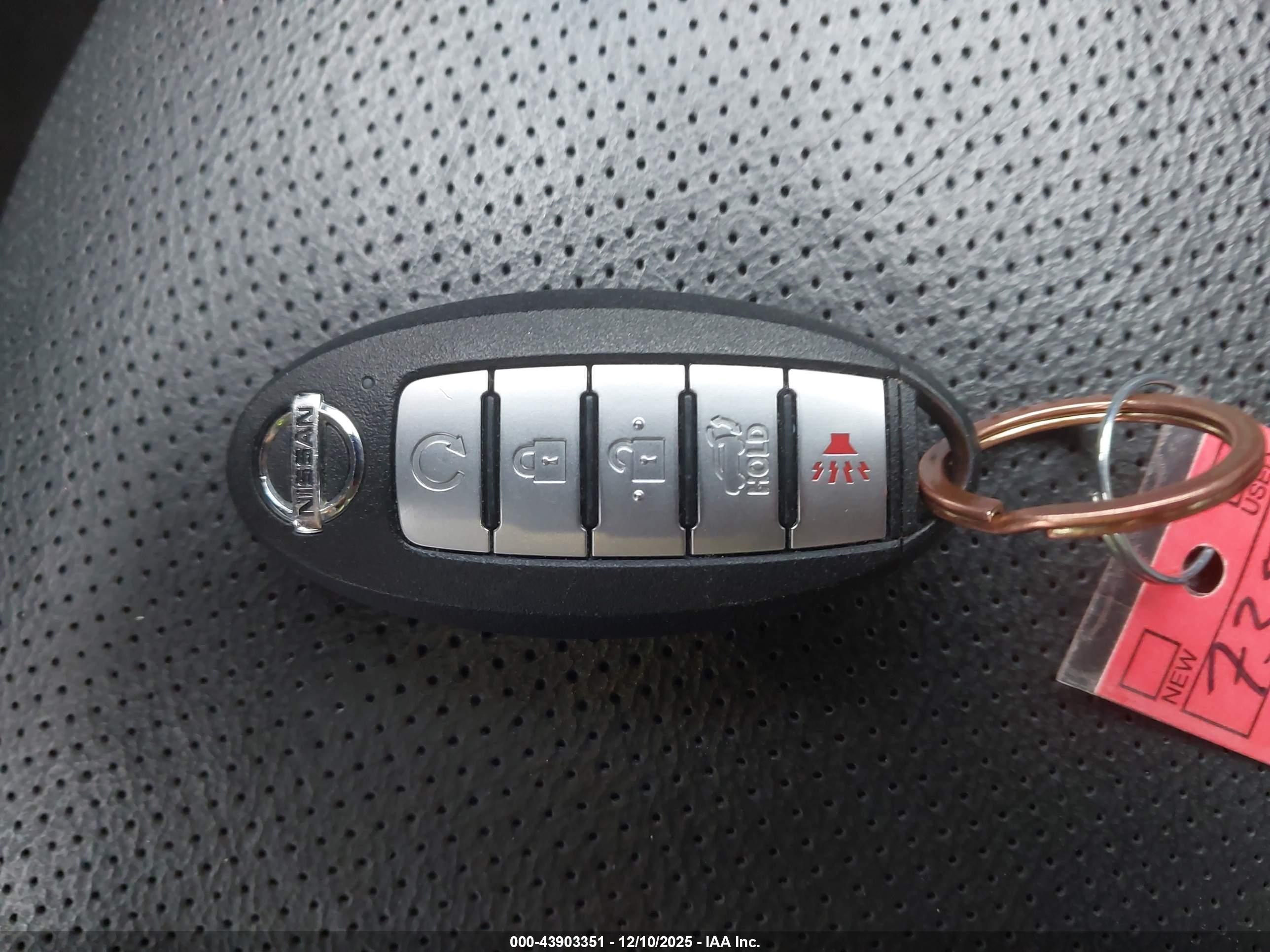 NISSAN ROGUE image 11