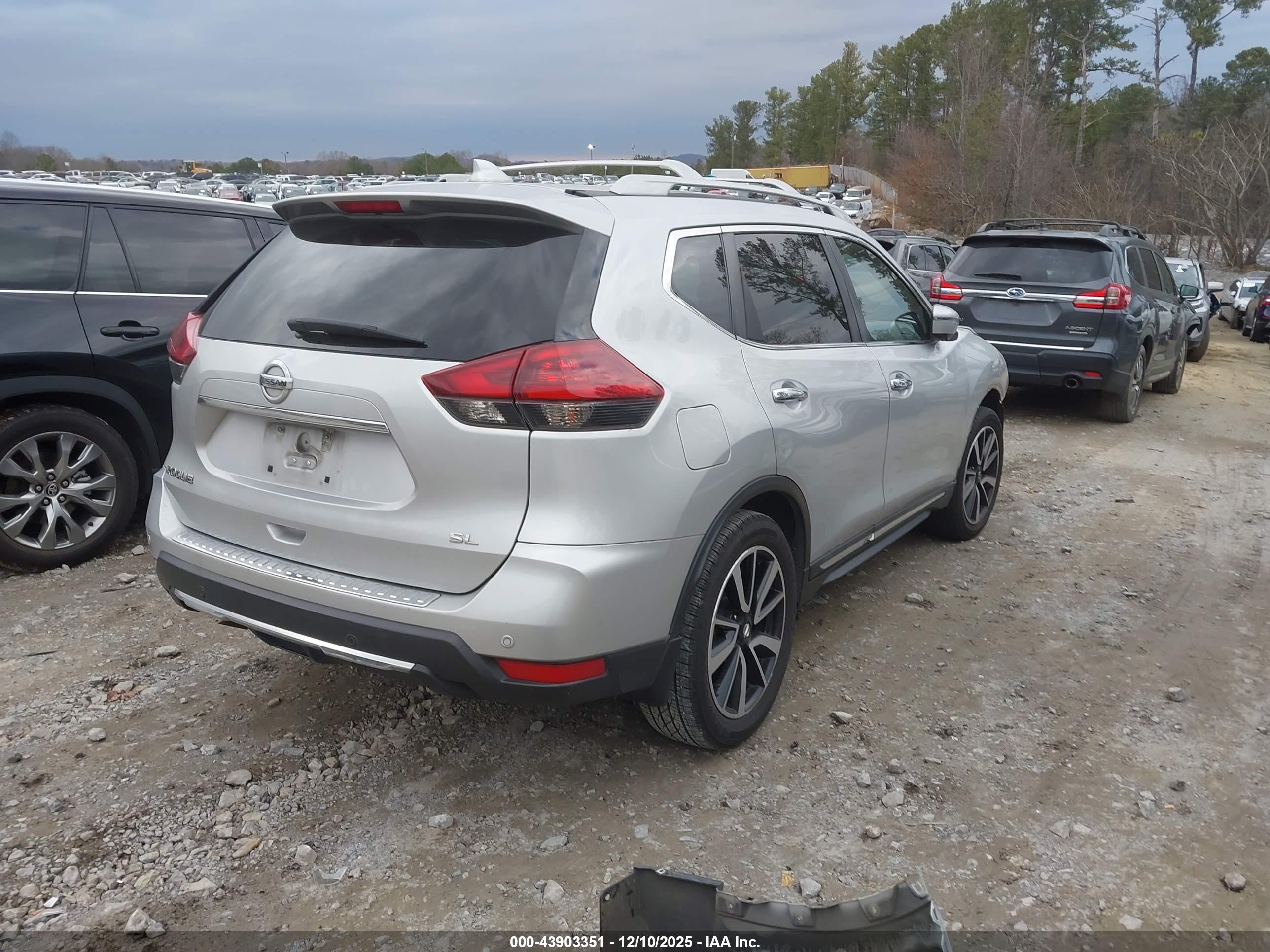 NISSAN ROGUE image 4
