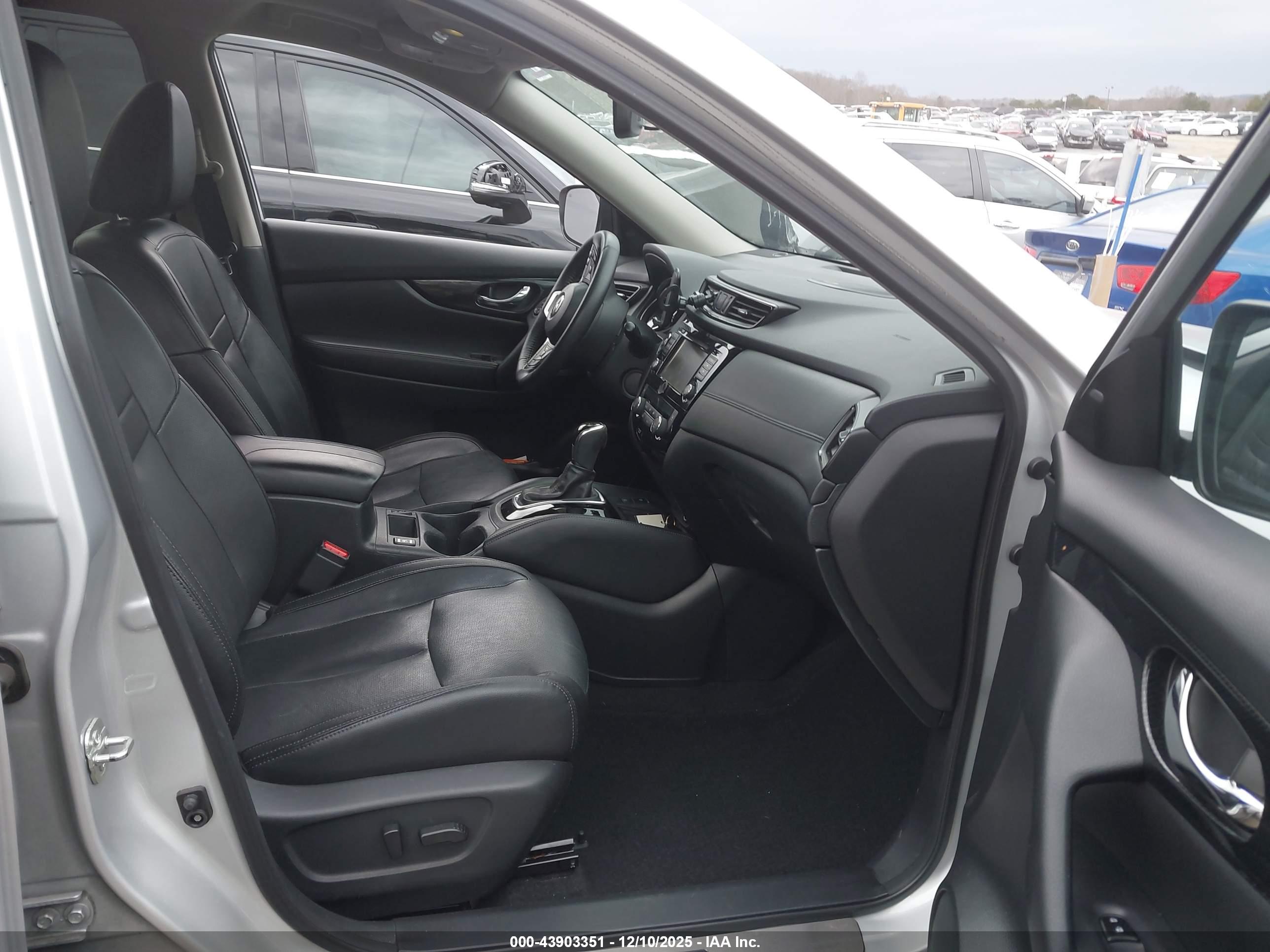 NISSAN ROGUE image 5
