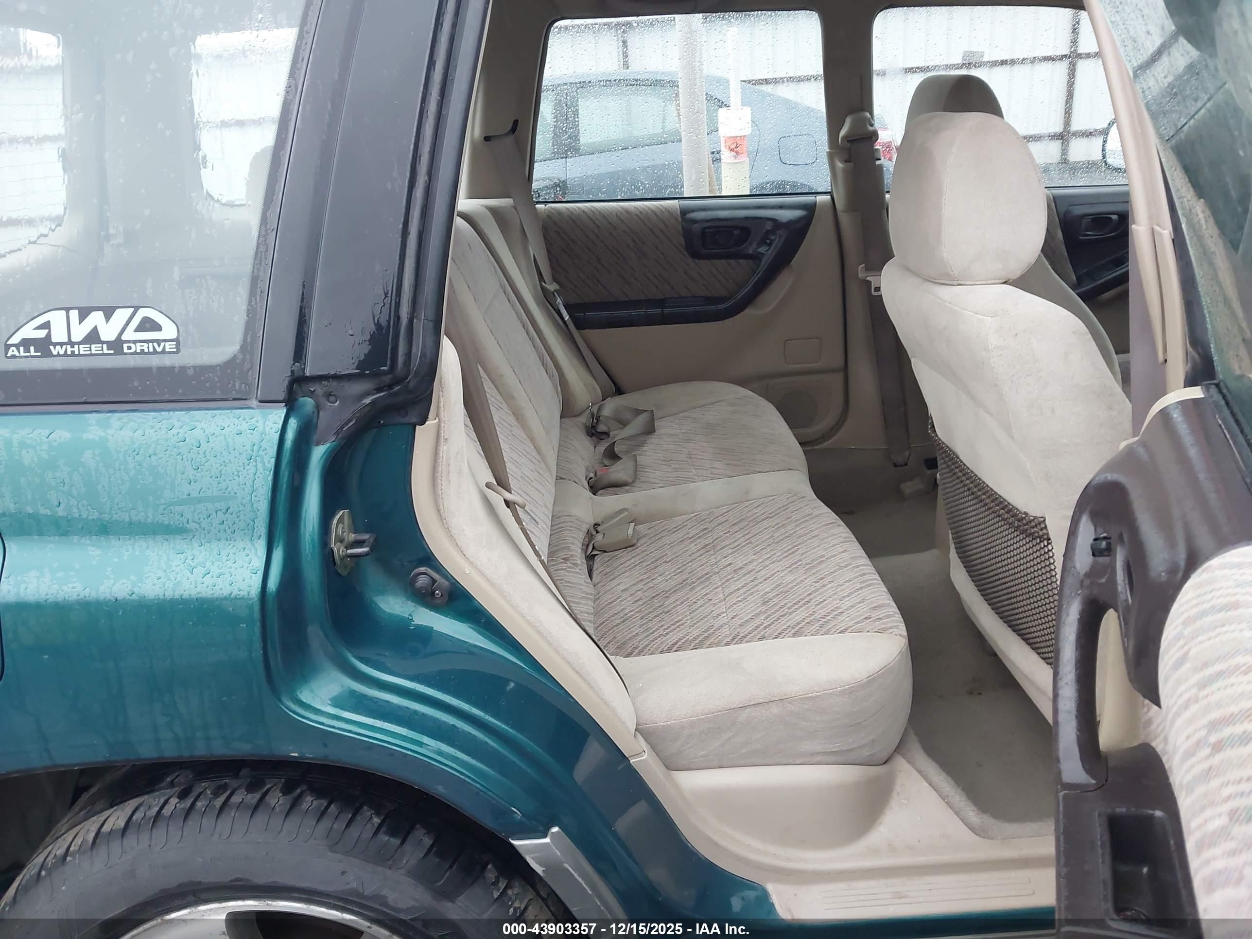 SUBARU FORESTER image 8