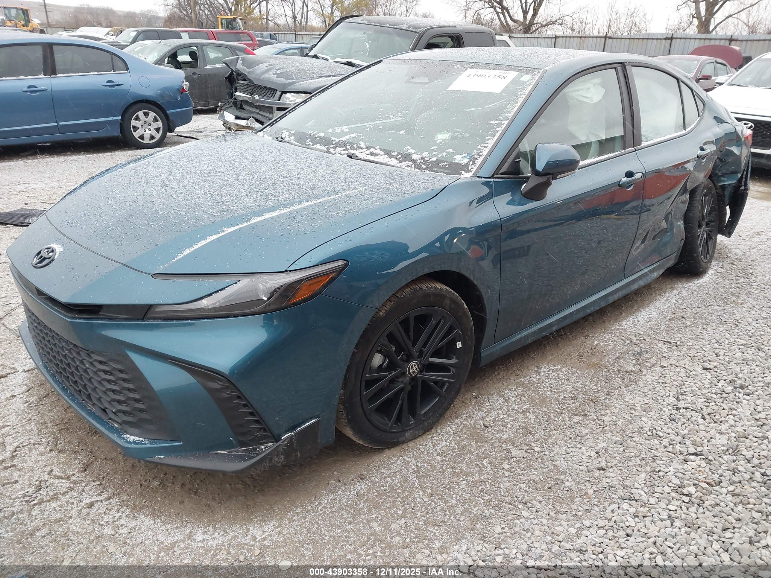 TOYOTA CAMRY image 2