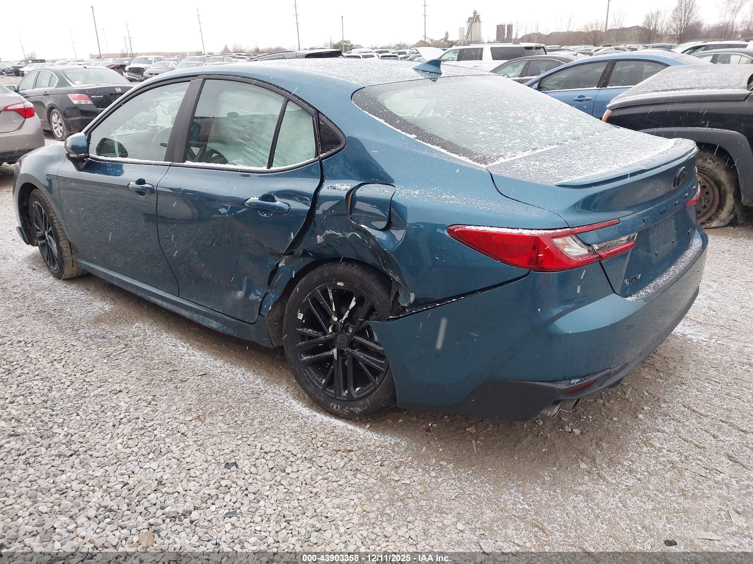 TOYOTA CAMRY image 3