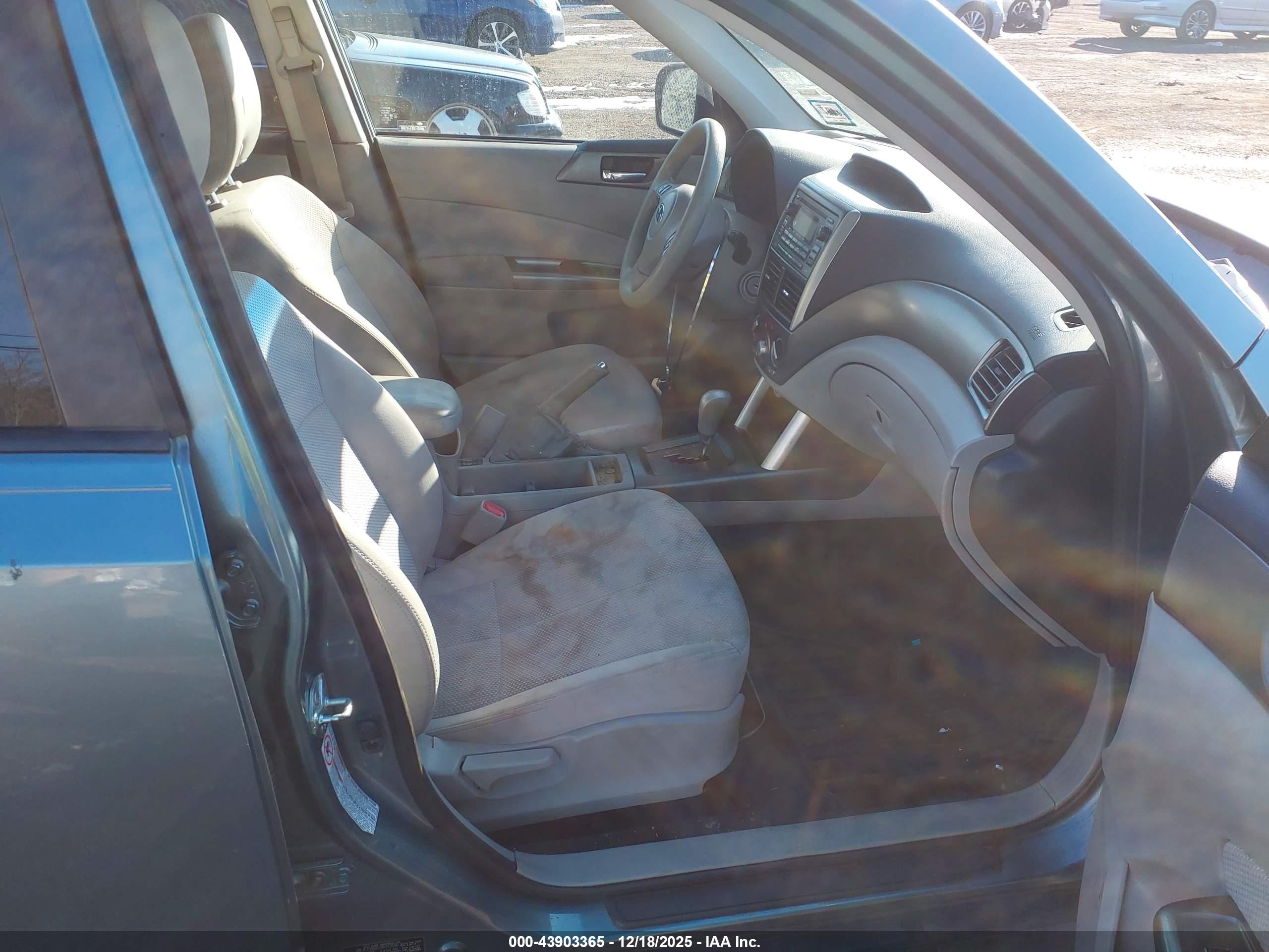 SUBARU FORESTER image 5
