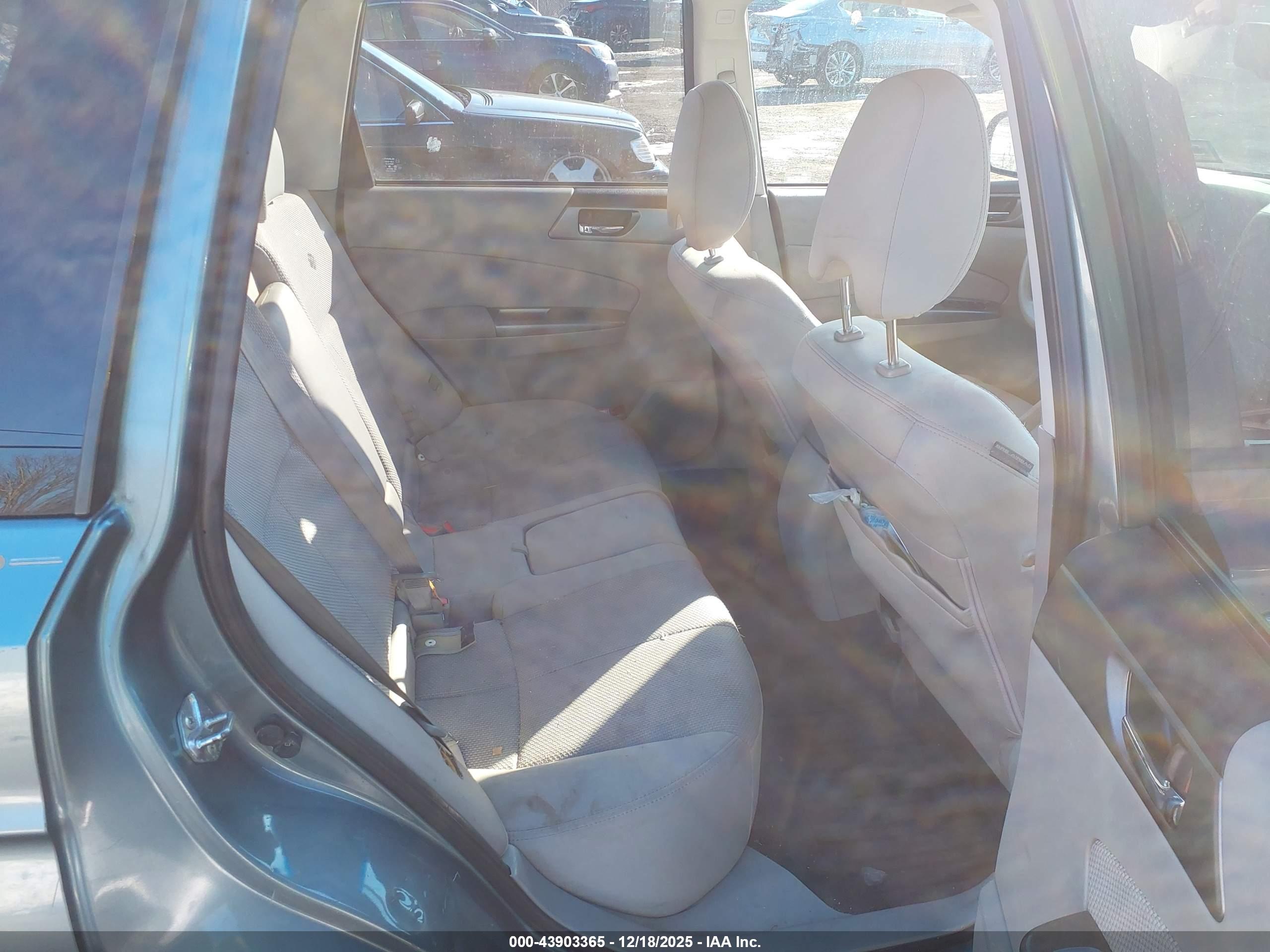 SUBARU FORESTER image 8