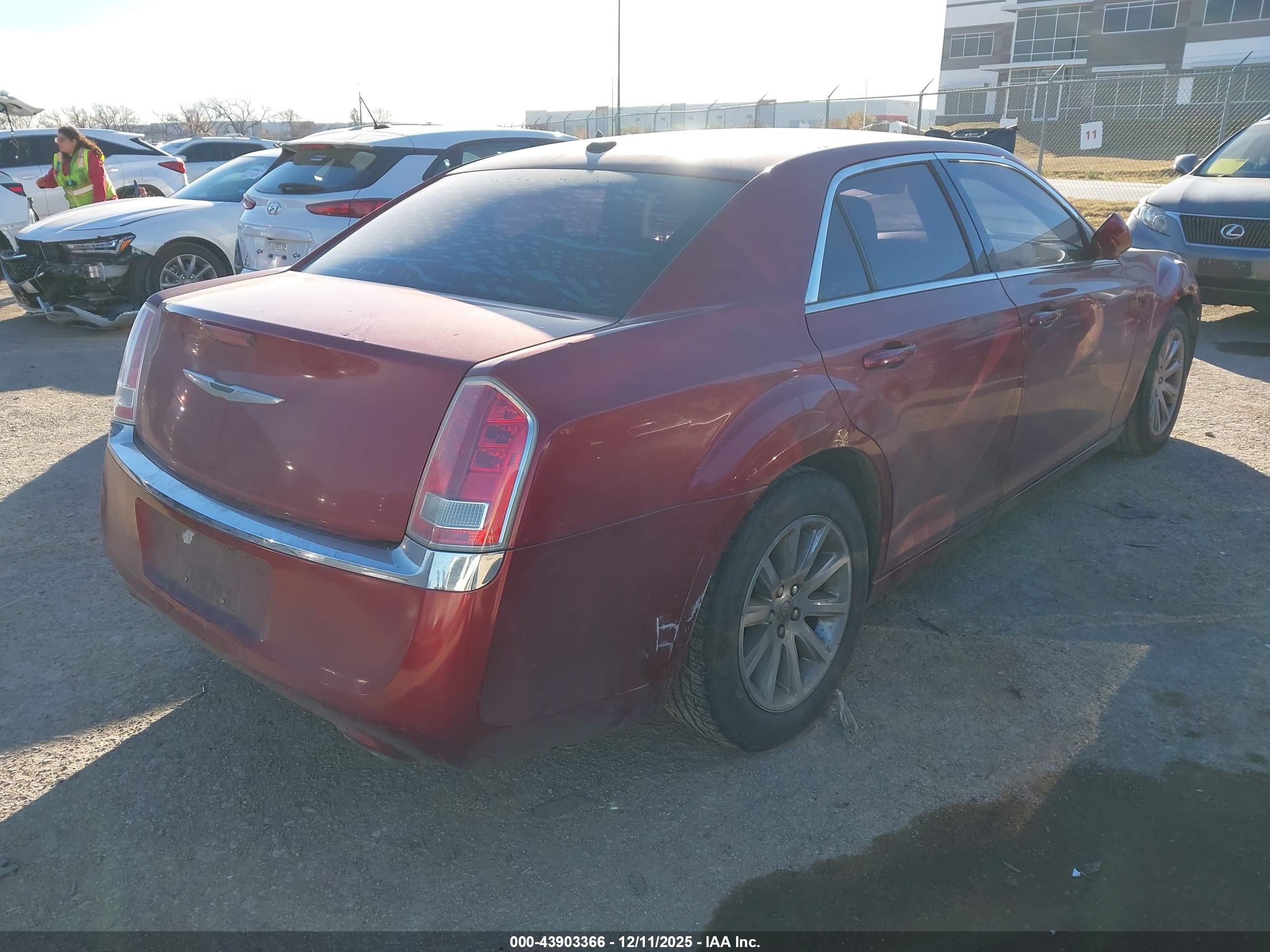 CHRYSLER 300 image 4