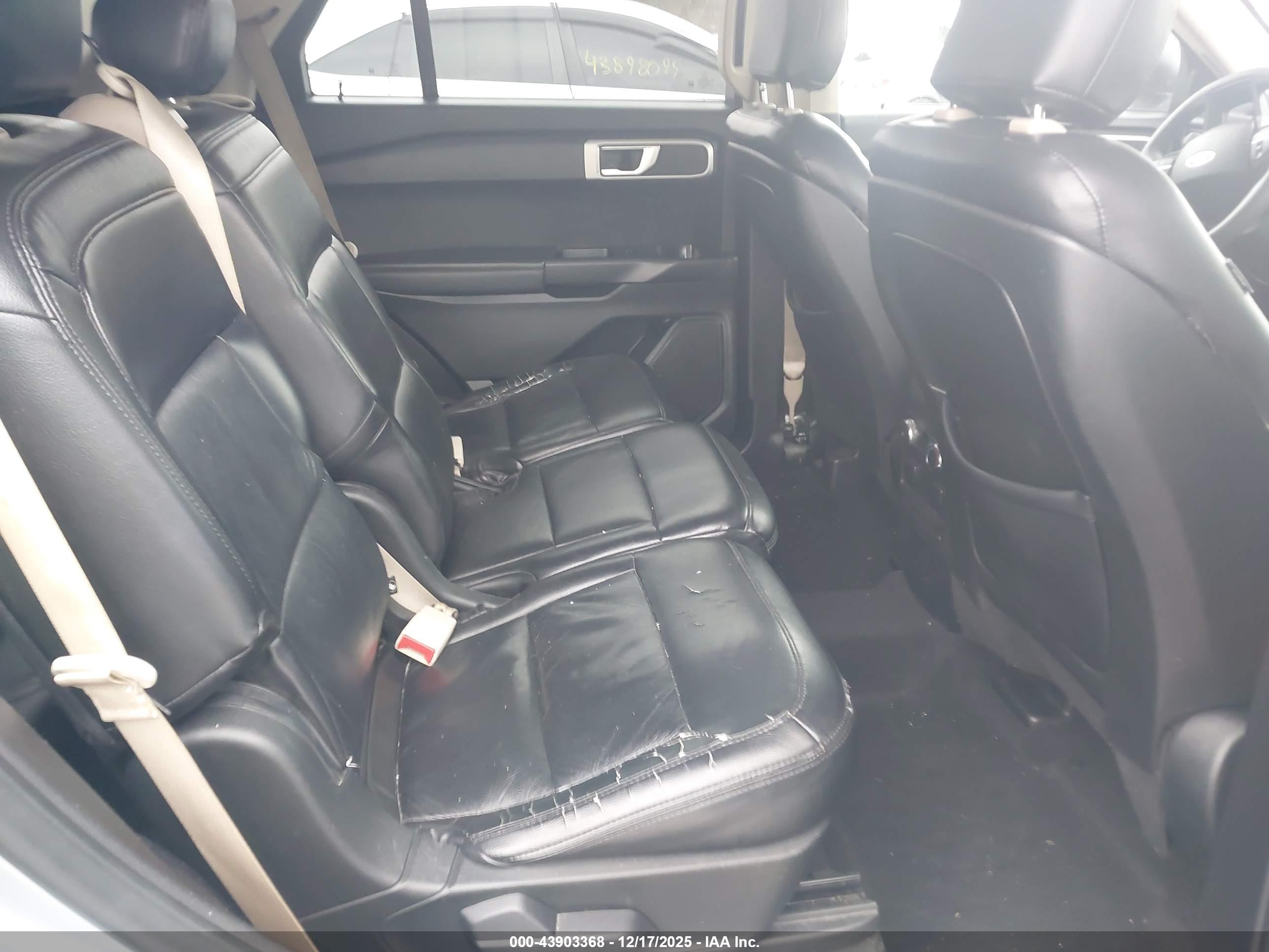 FORD EXPLORER image 8