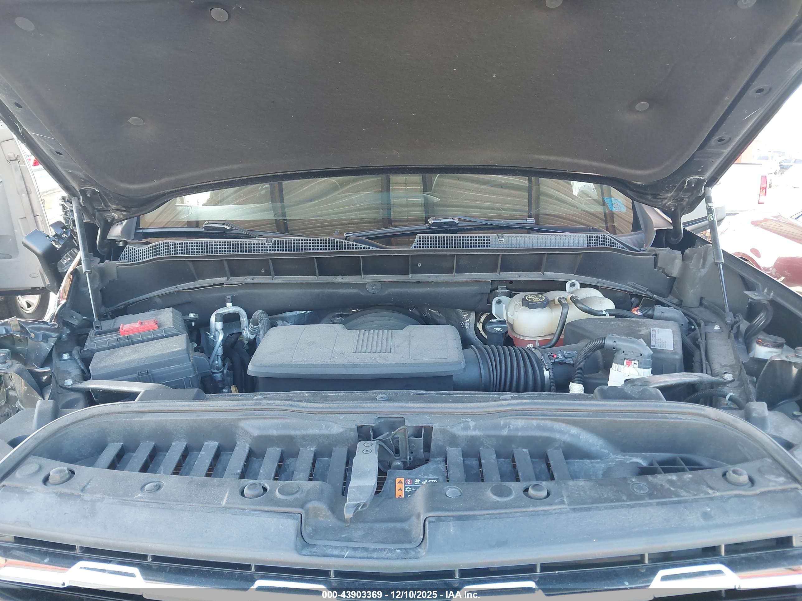 CHEVROLET SILVERADO image 10