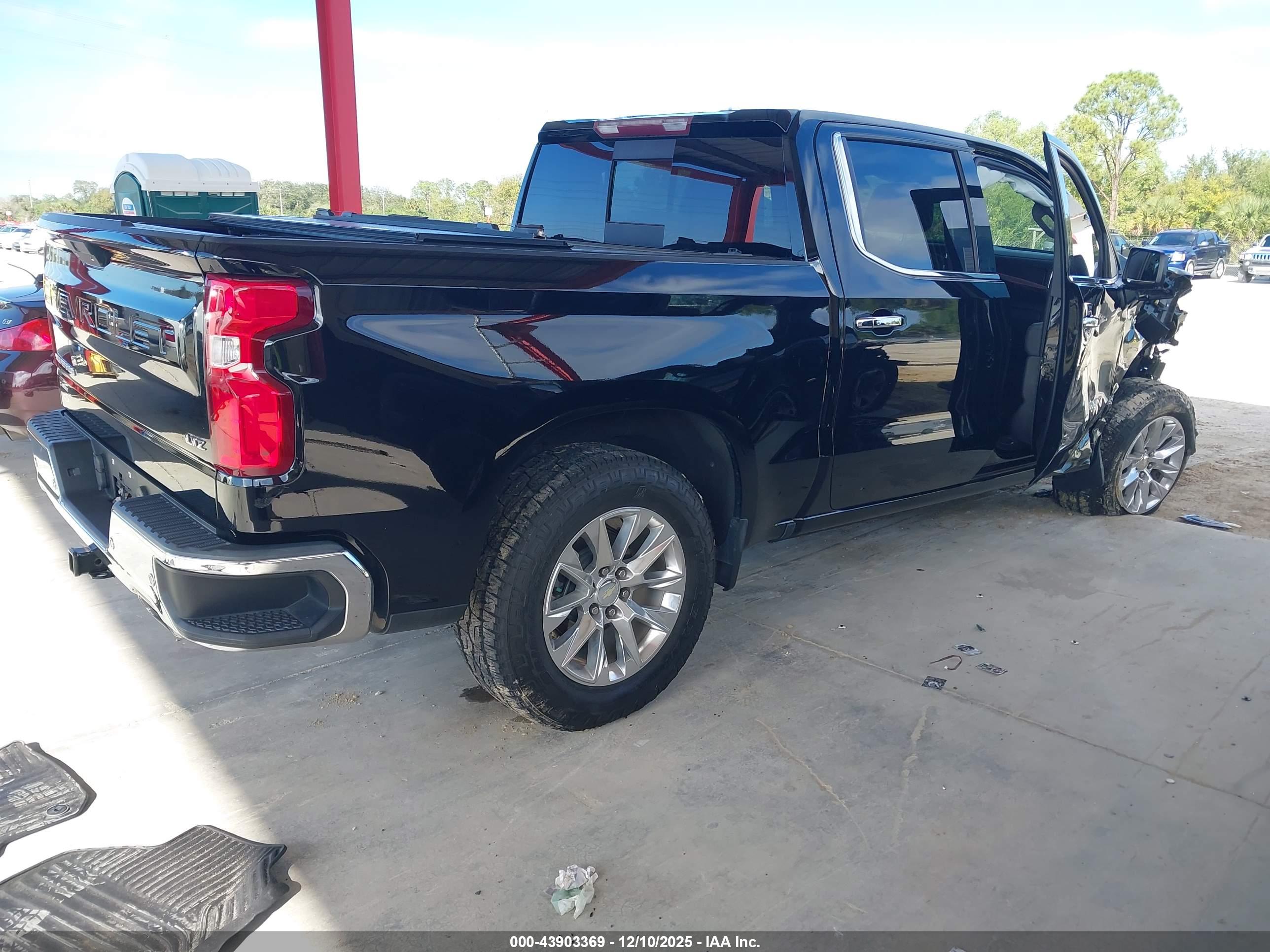 CHEVROLET SILVERADO image 4