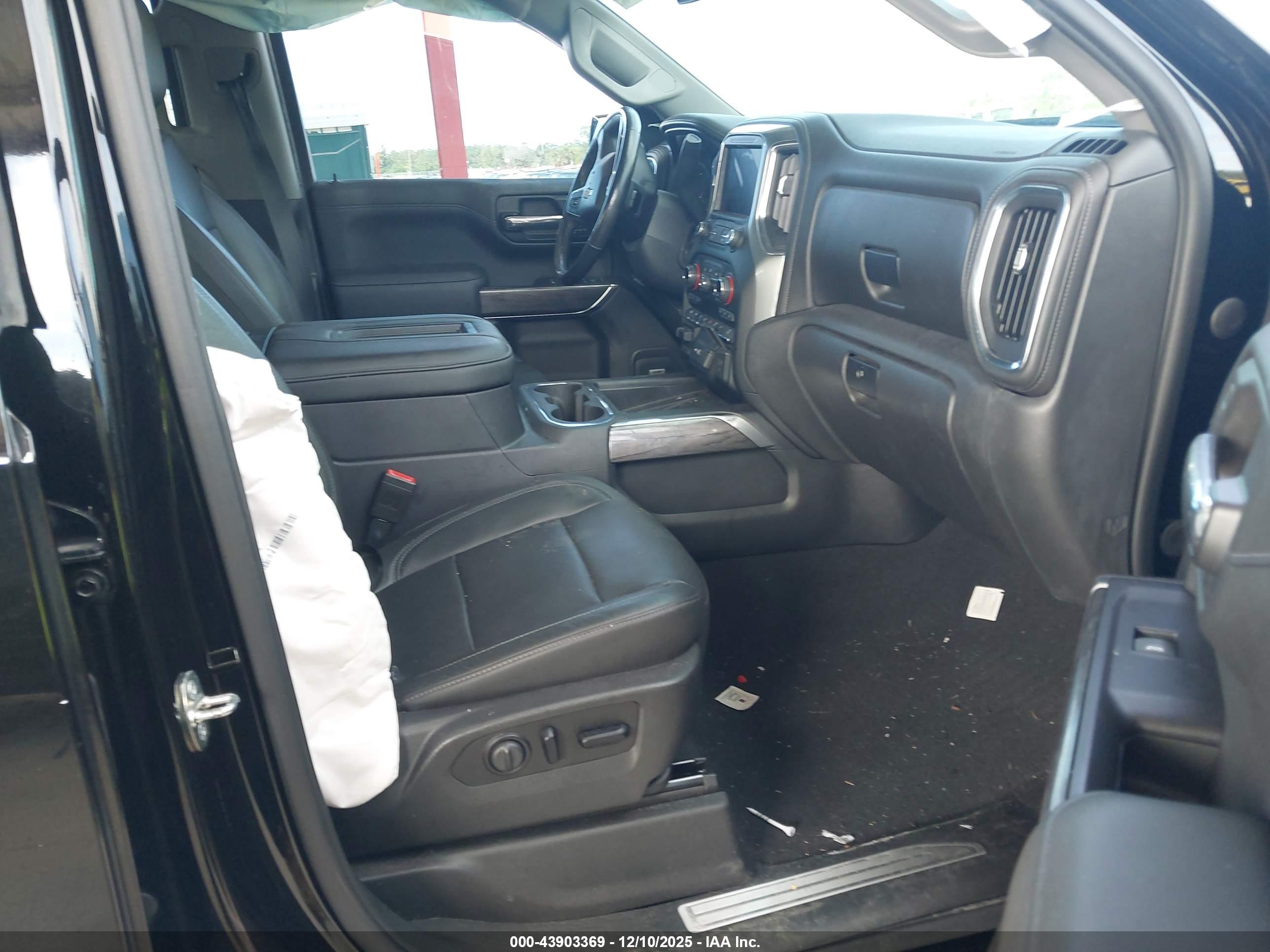 CHEVROLET SILVERADO image 5