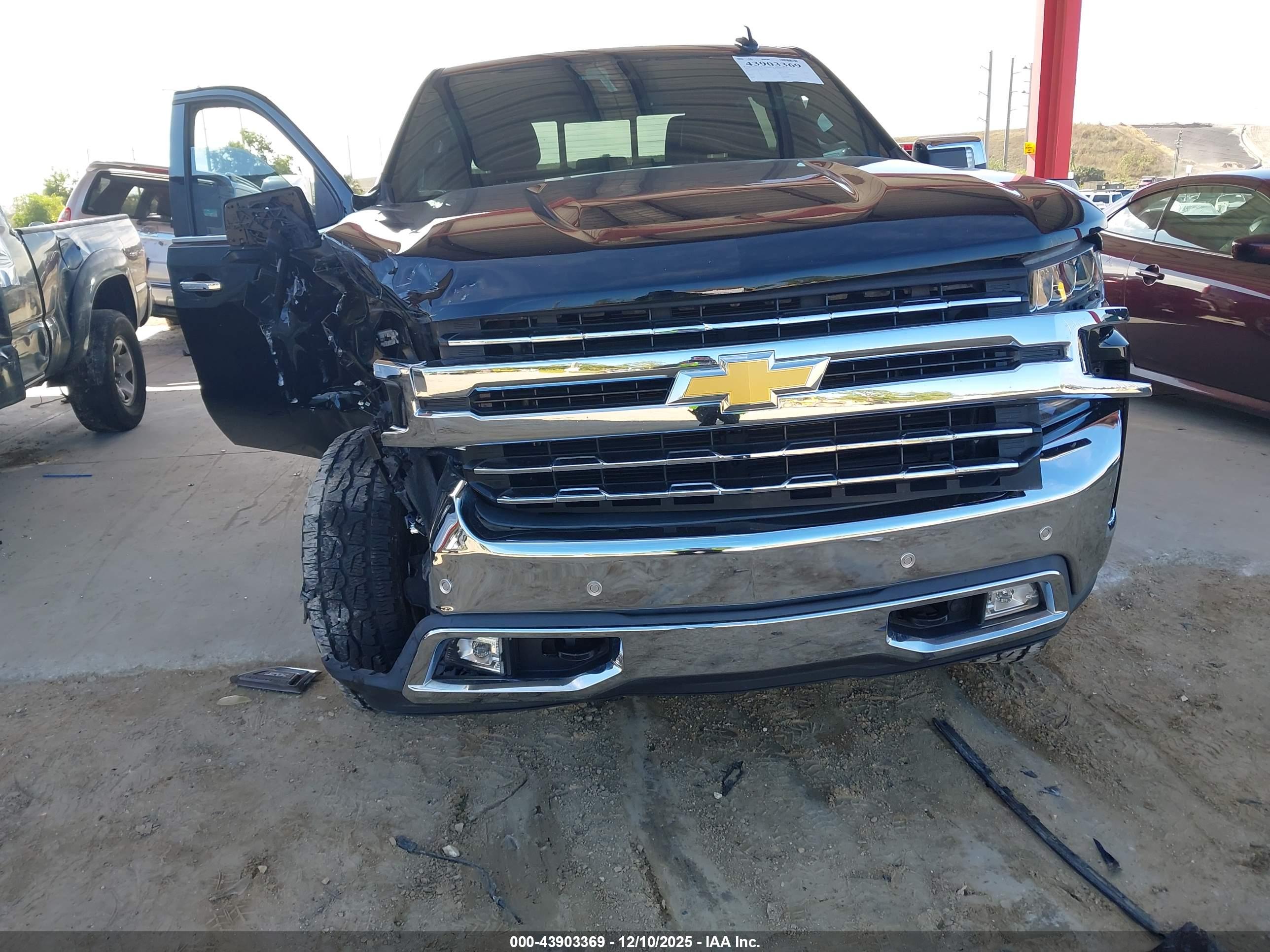 CHEVROLET SILVERADO image 6