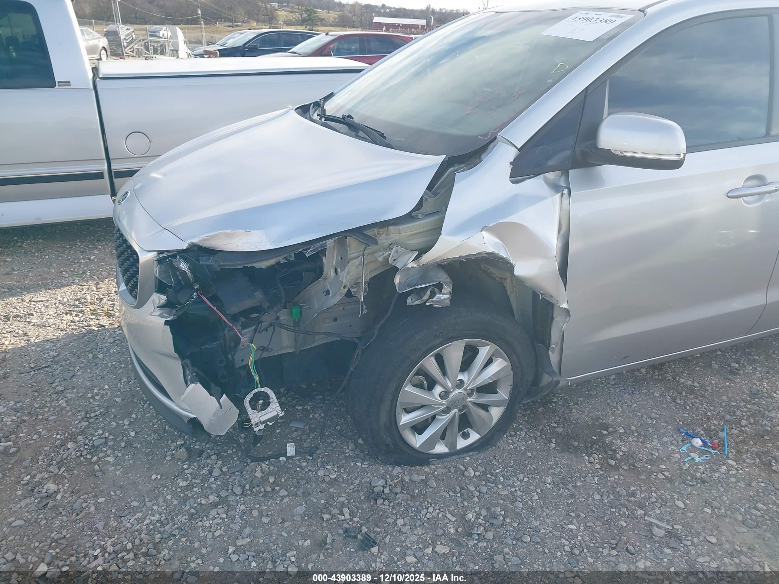 KIA SEDONA image 6
