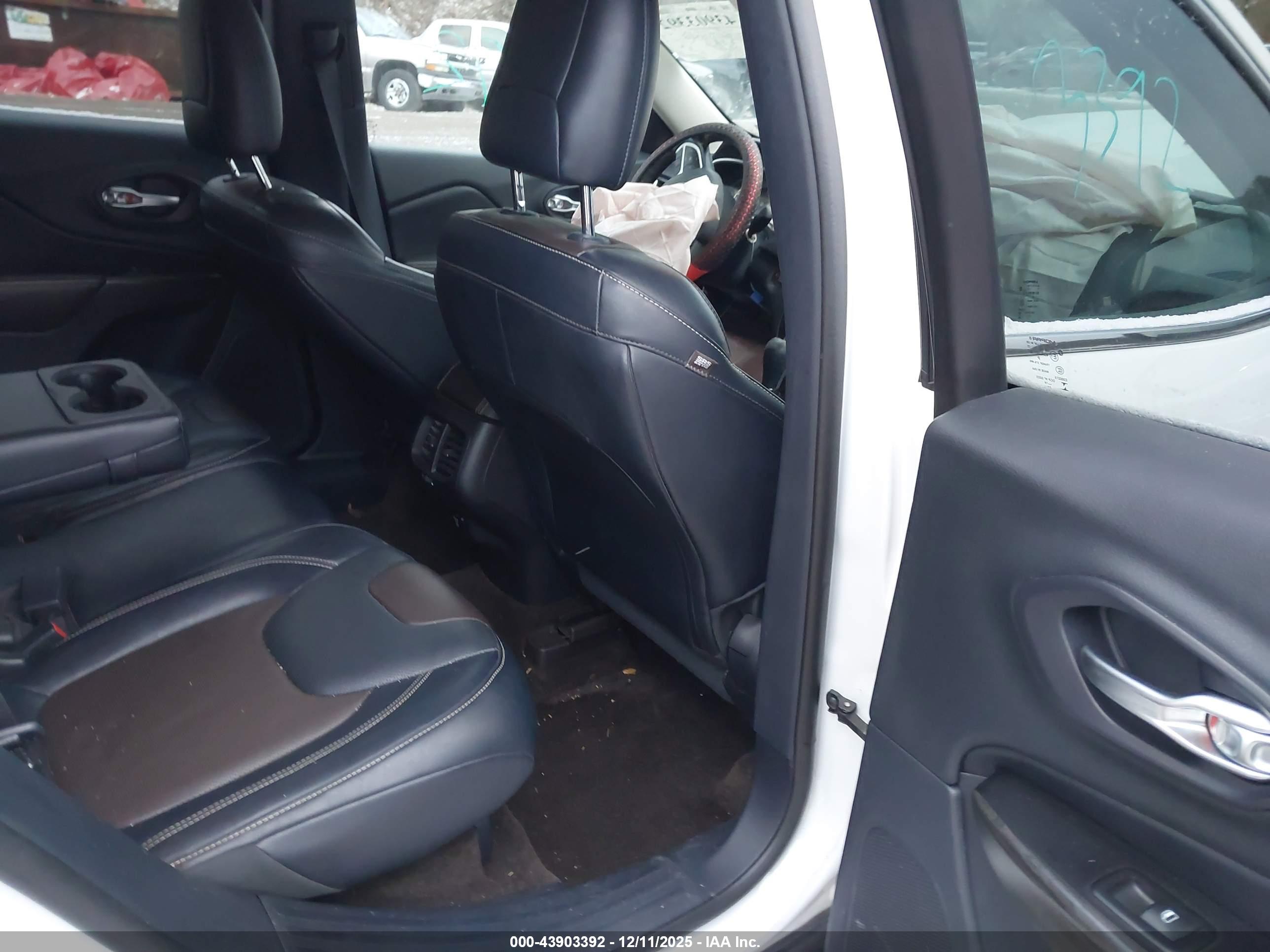JEEP CHEROKEE image 8