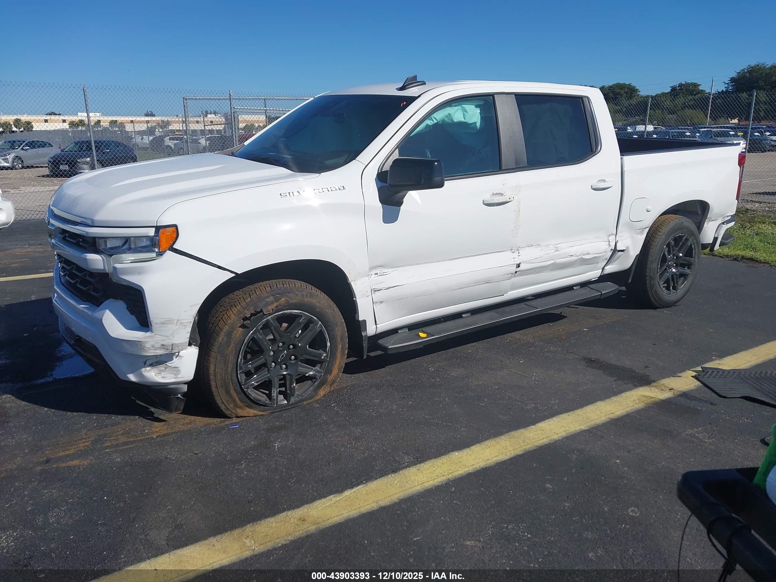 CHEVROLET SILVERADO image 2