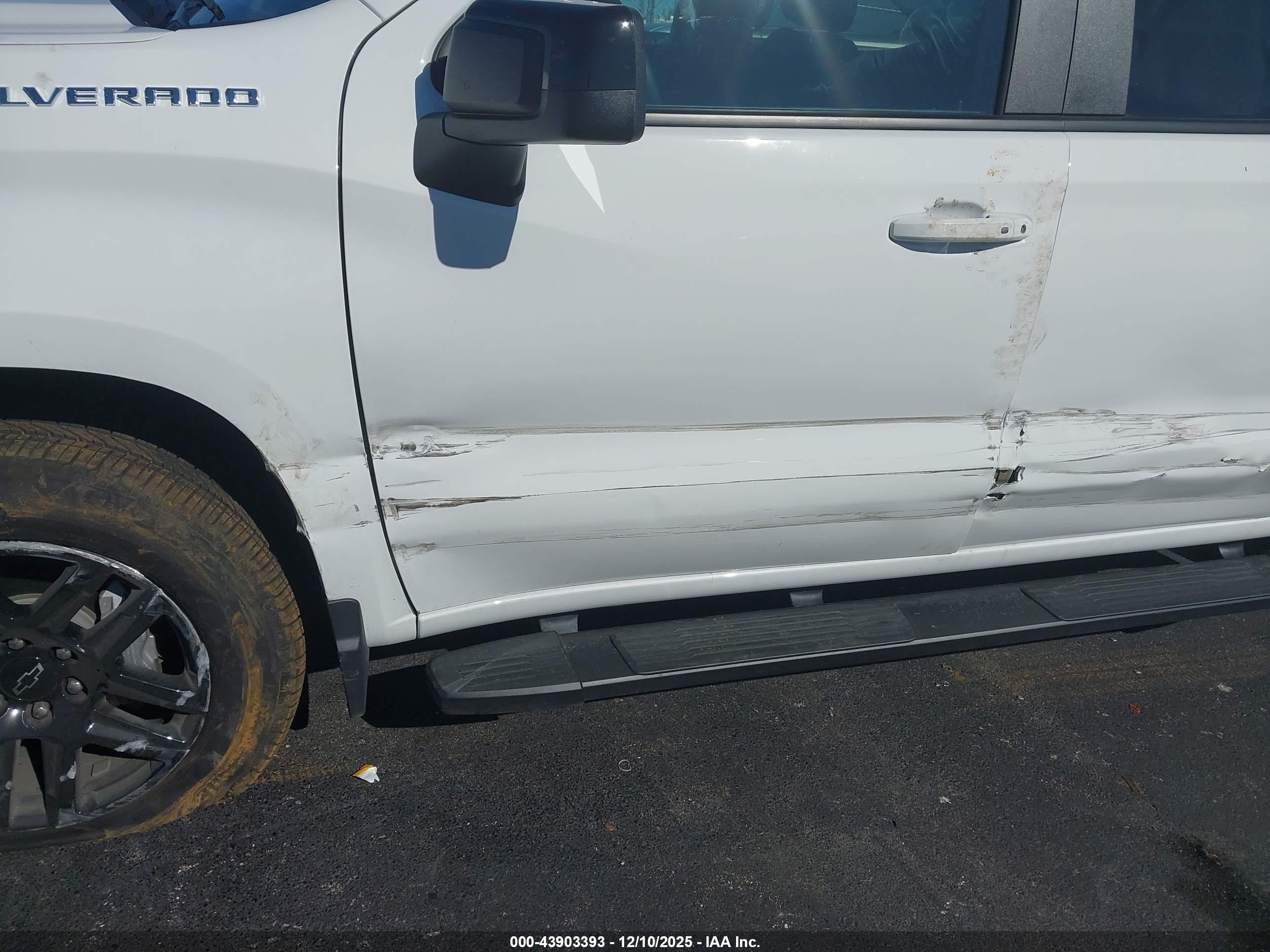 CHEVROLET SILVERADO image 6
