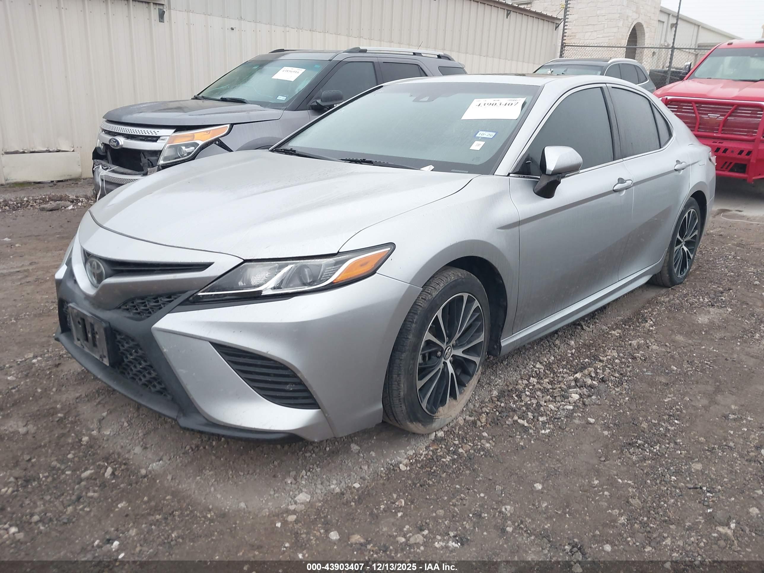 TOYOTA CAMRY image 2