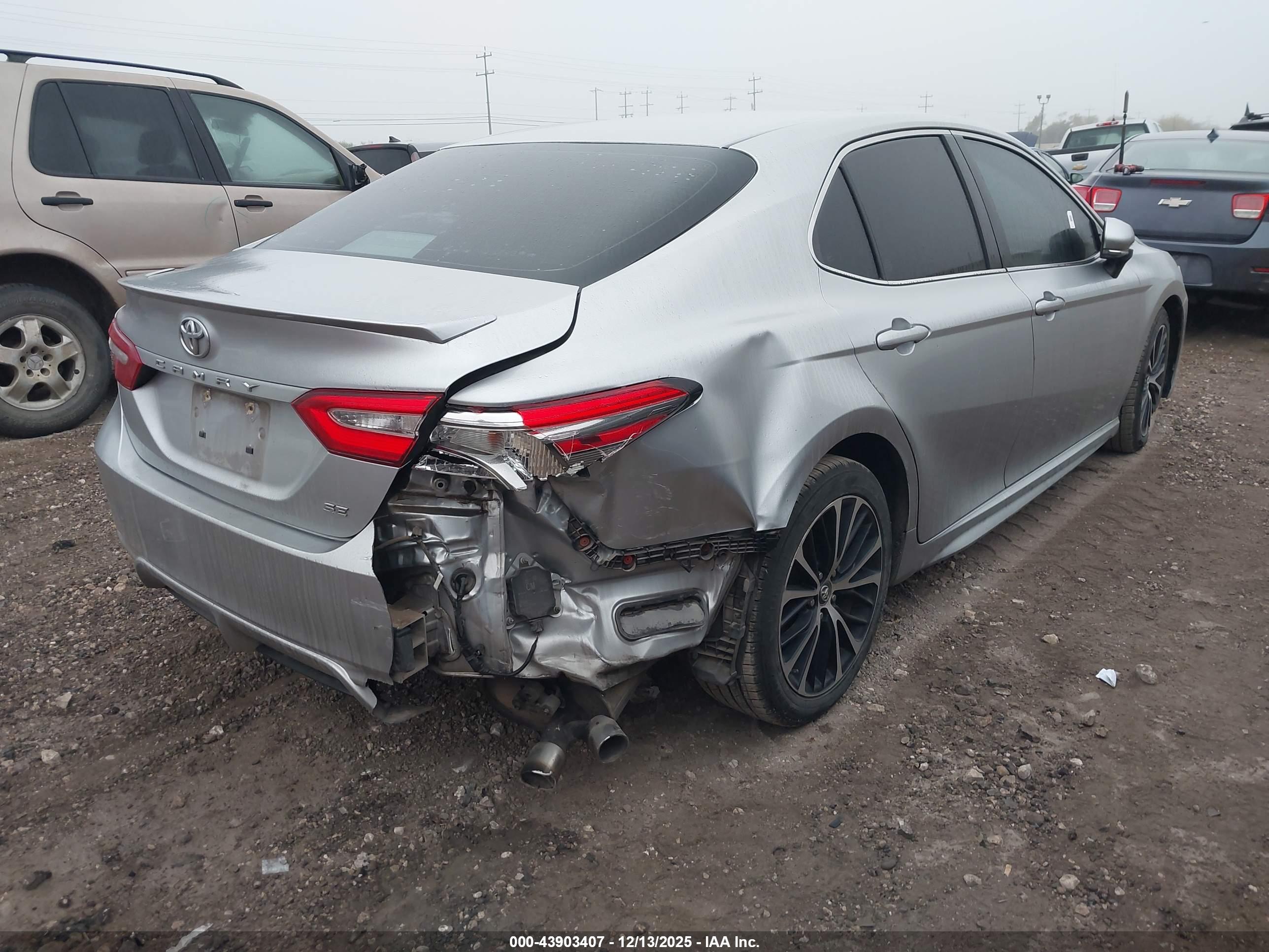 TOYOTA CAMRY image 4