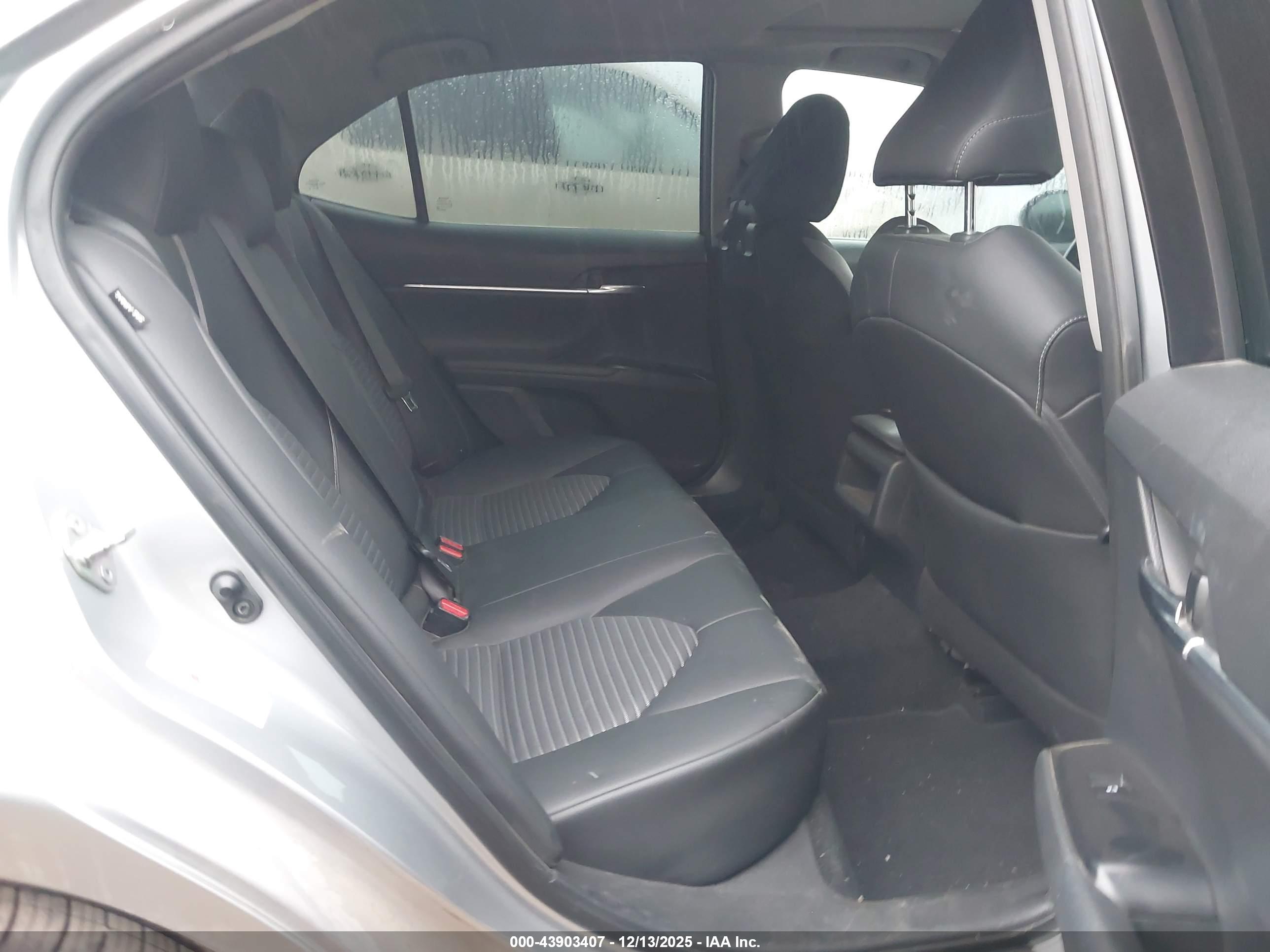 TOYOTA CAMRY image 8