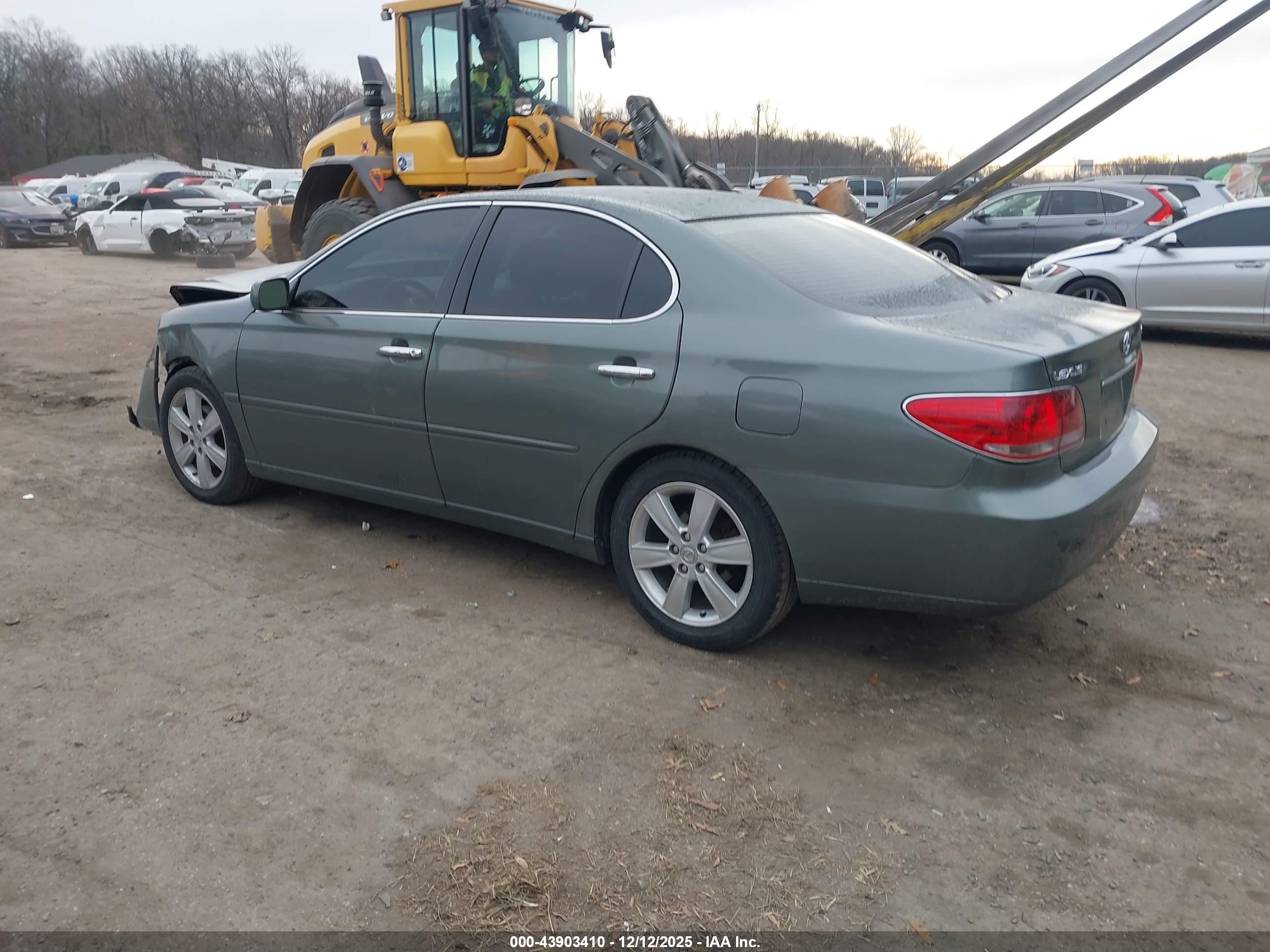 LEXUS ES image 3