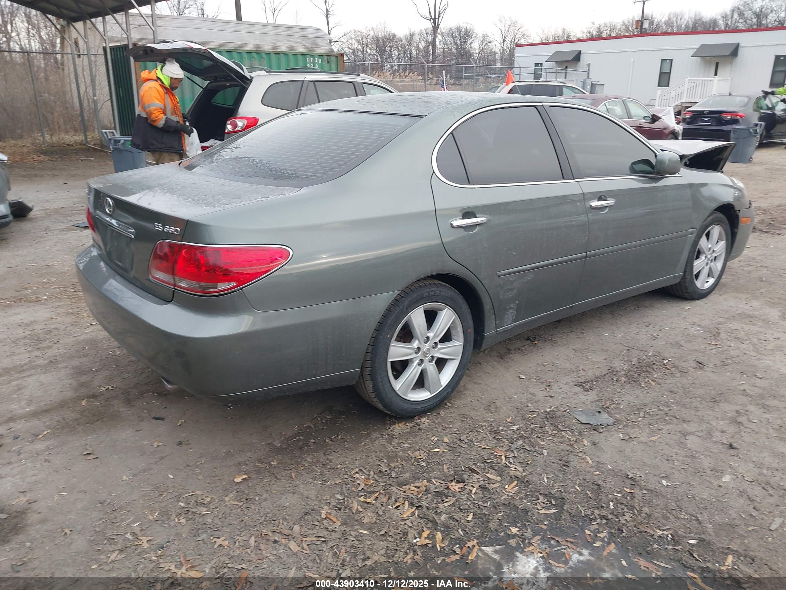 LEXUS ES image 4
