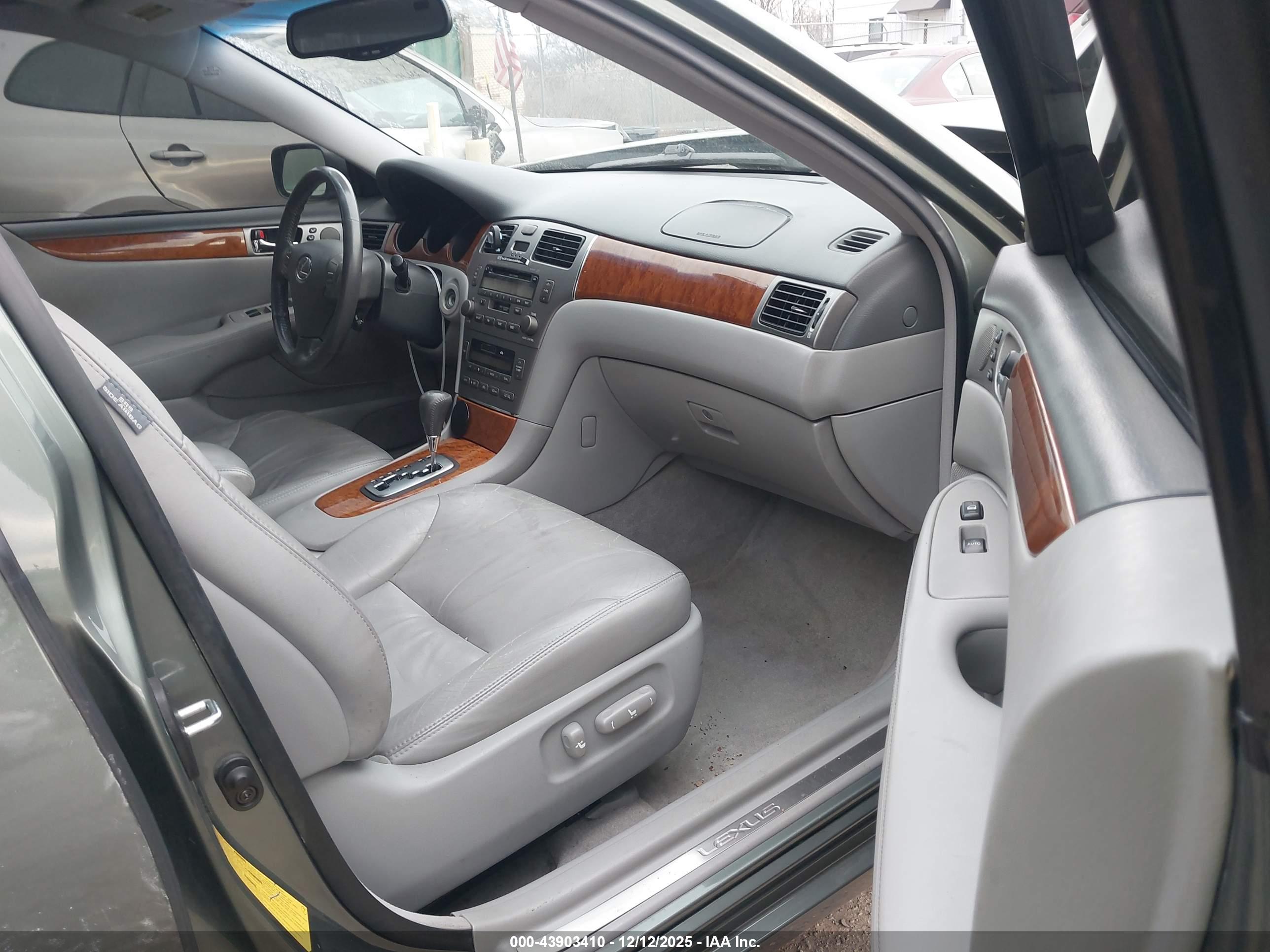 LEXUS ES image 5