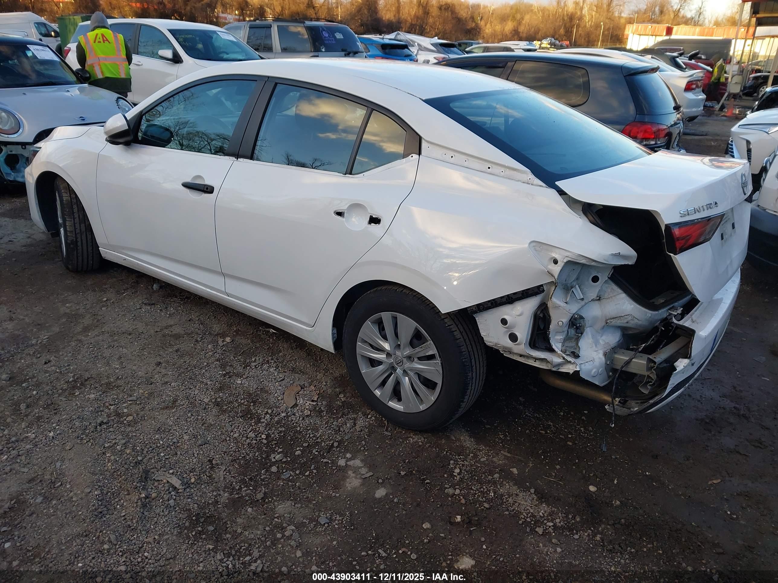 NISSAN SENTRA image 3
