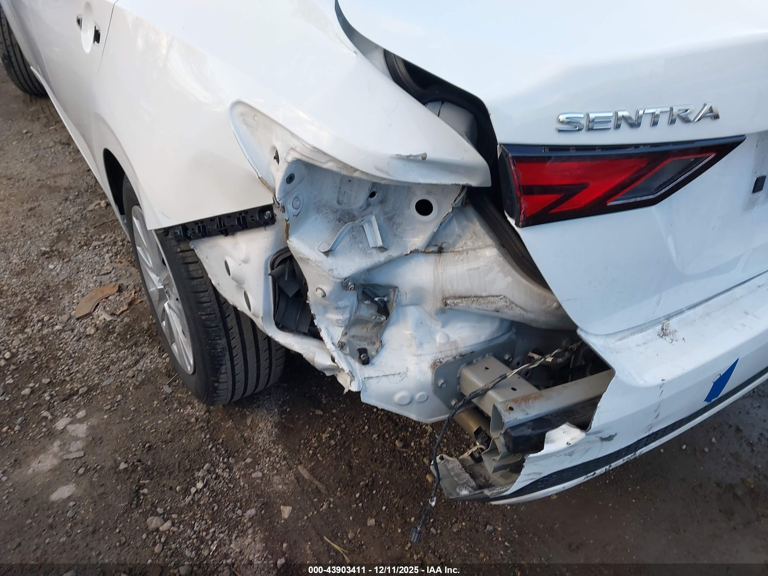 NISSAN SENTRA image 6