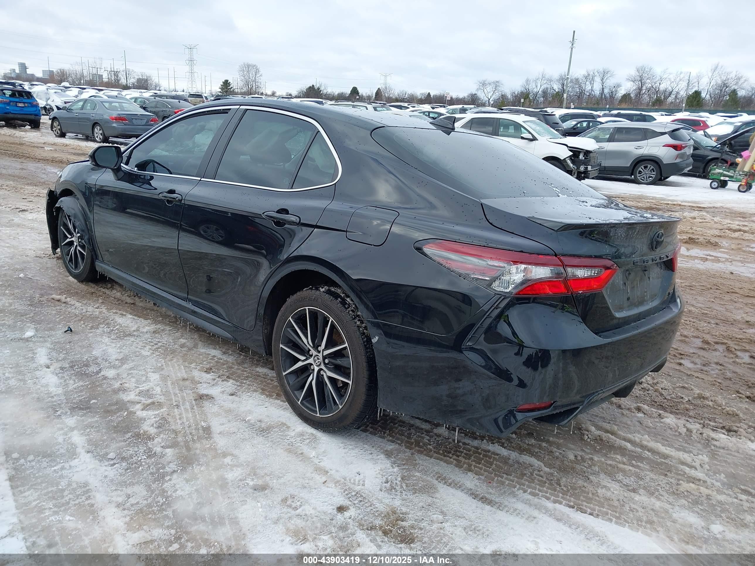 TOYOTA CAMRY image 3