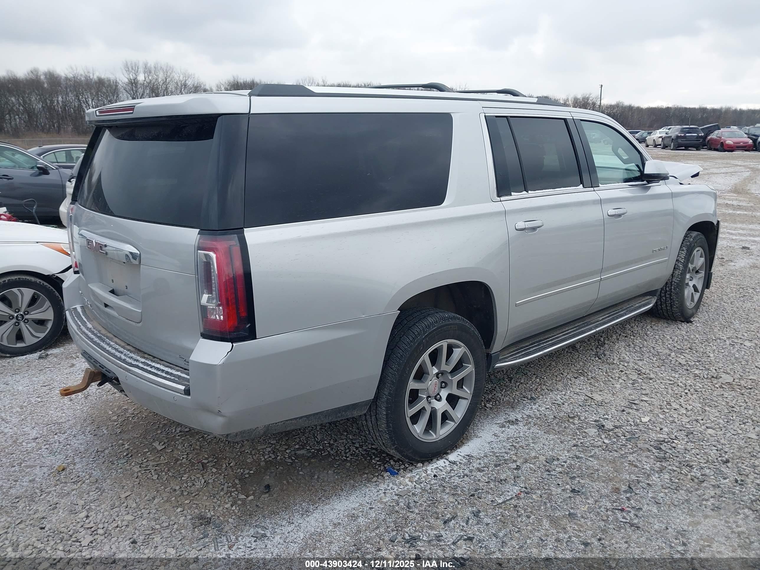 GMC YUKON image 4