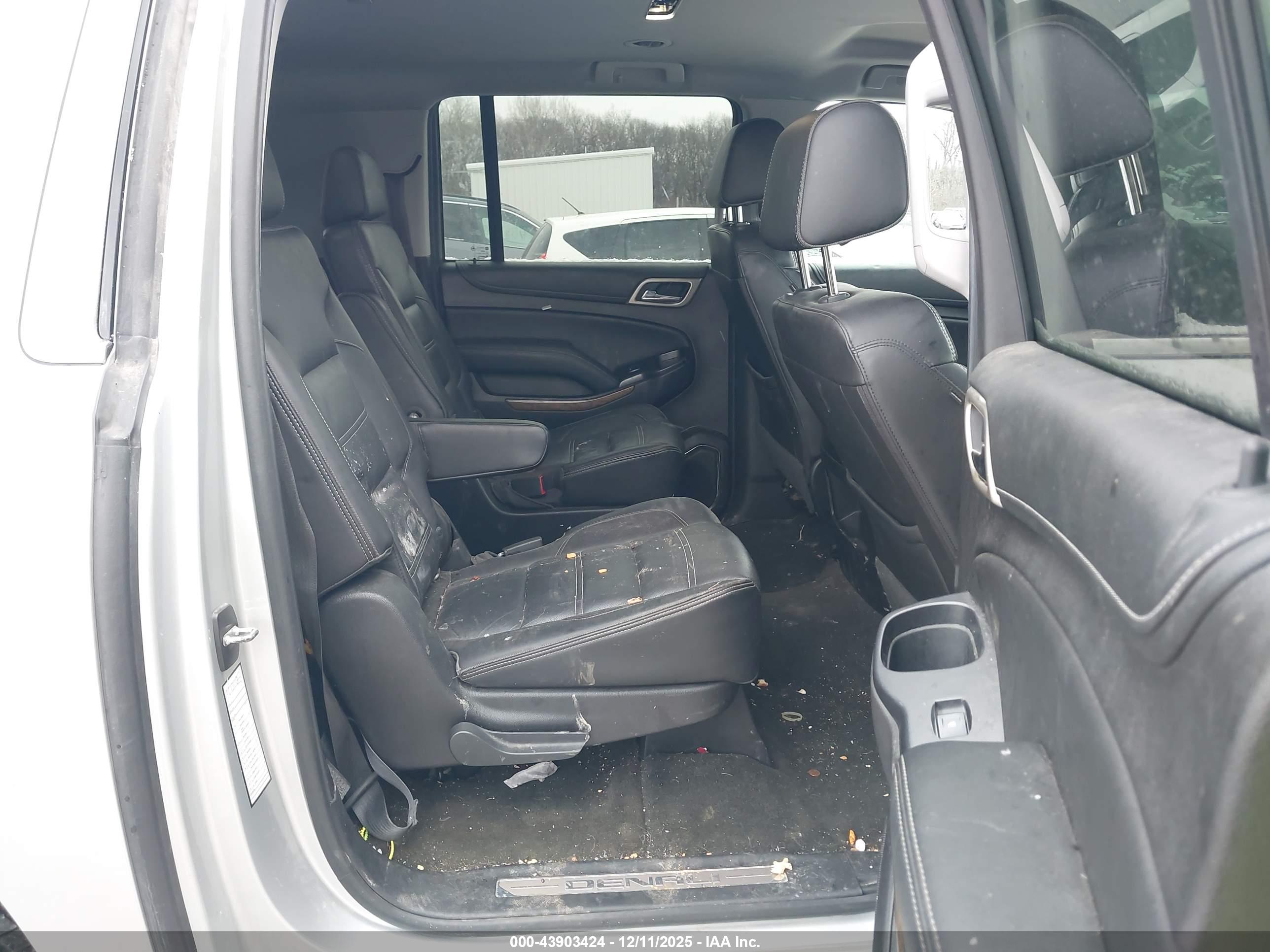 GMC YUKON image 8