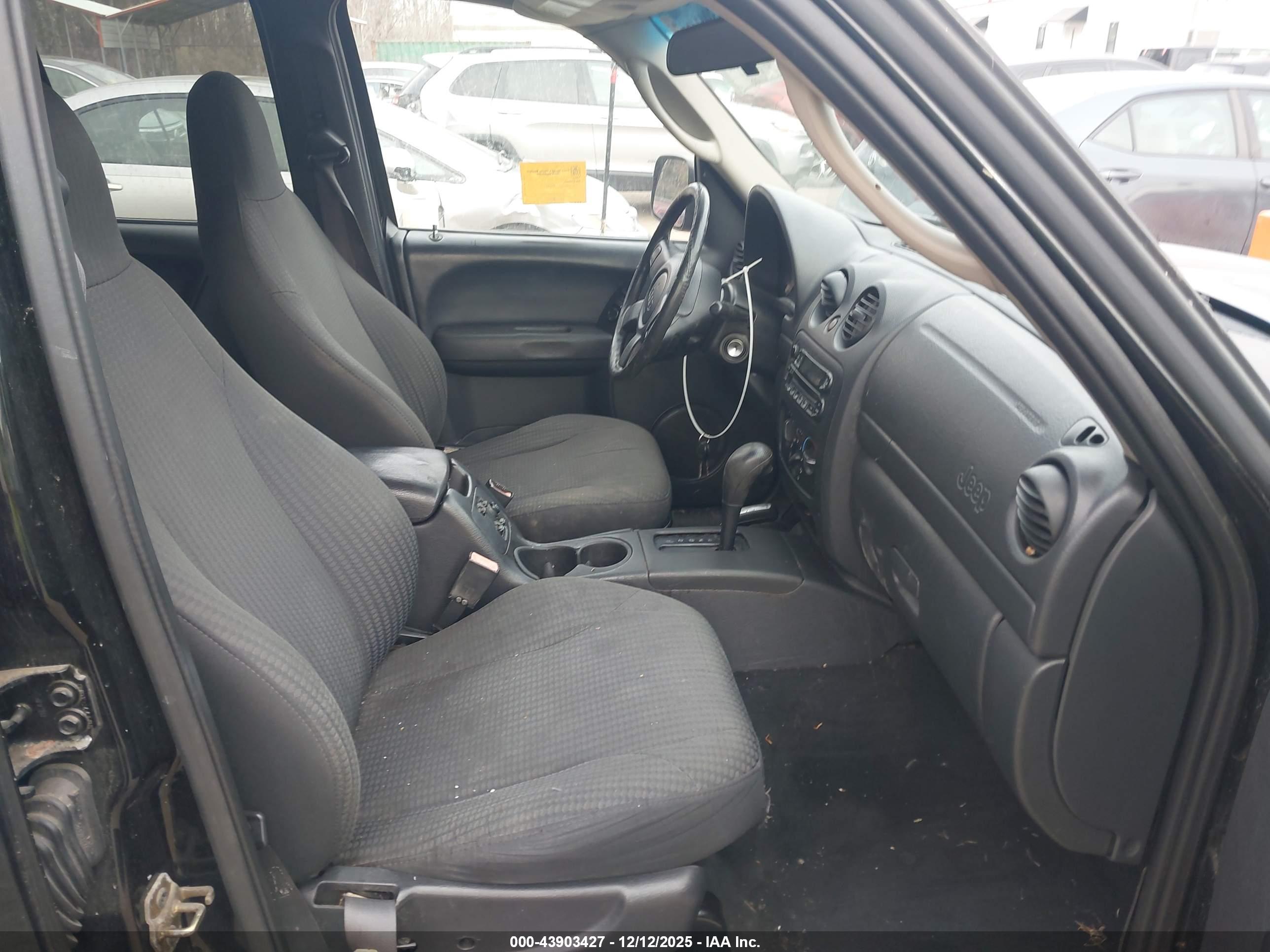 JEEP LIBERTY image 5