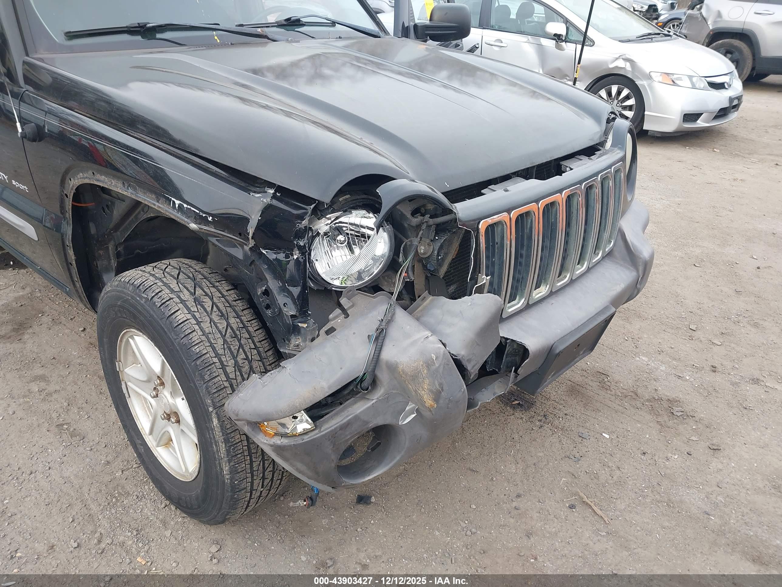 JEEP LIBERTY image 6