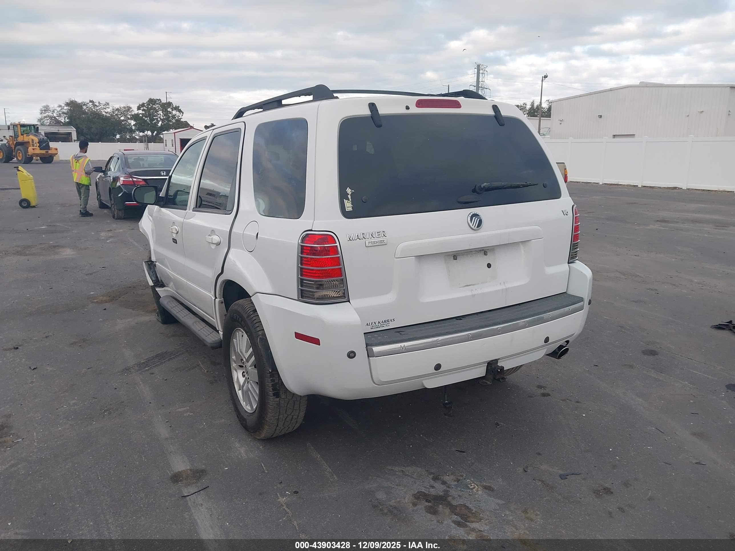 MERCURY MARINER image 3