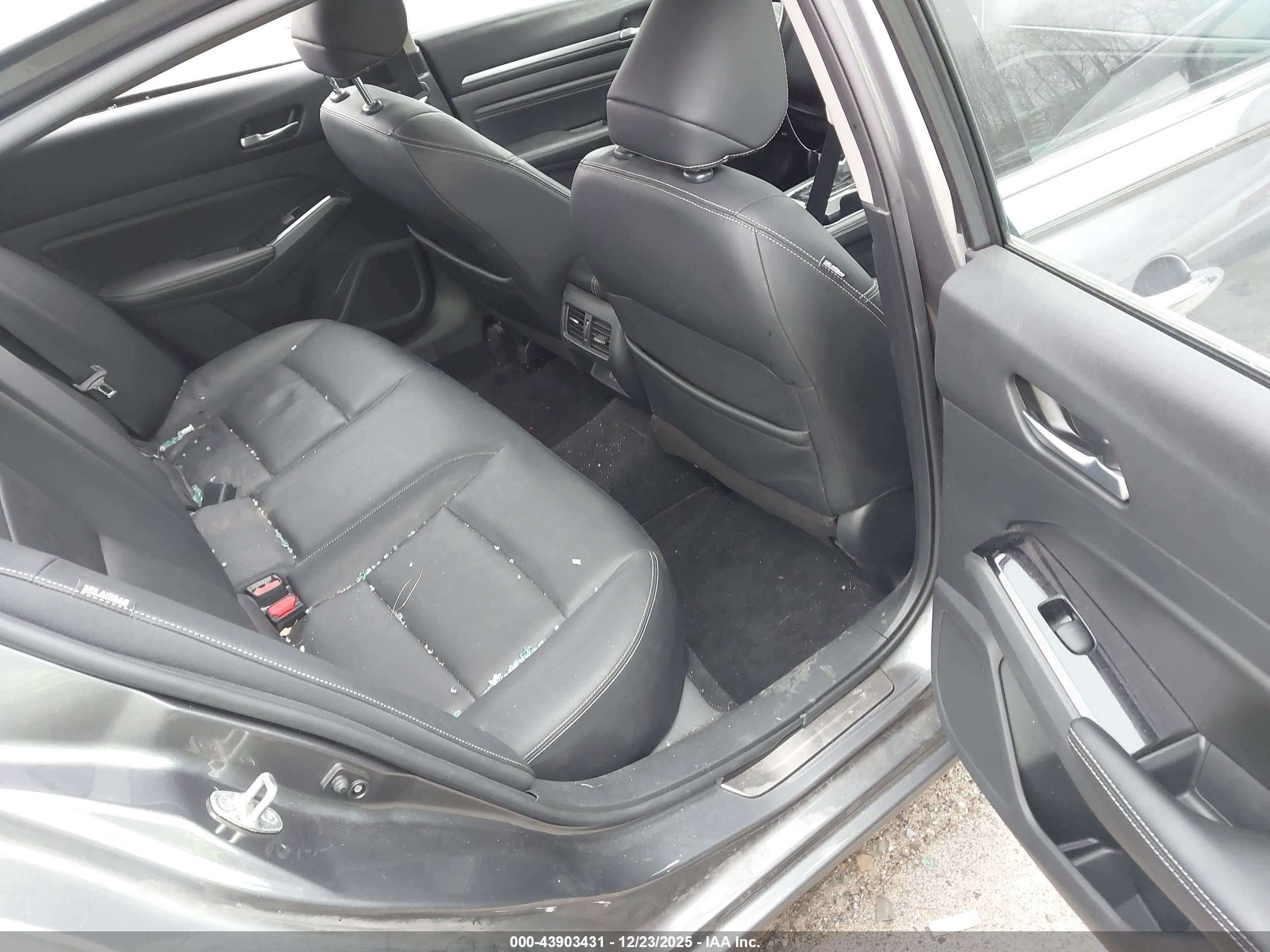 NISSAN ALTIMA image 8
