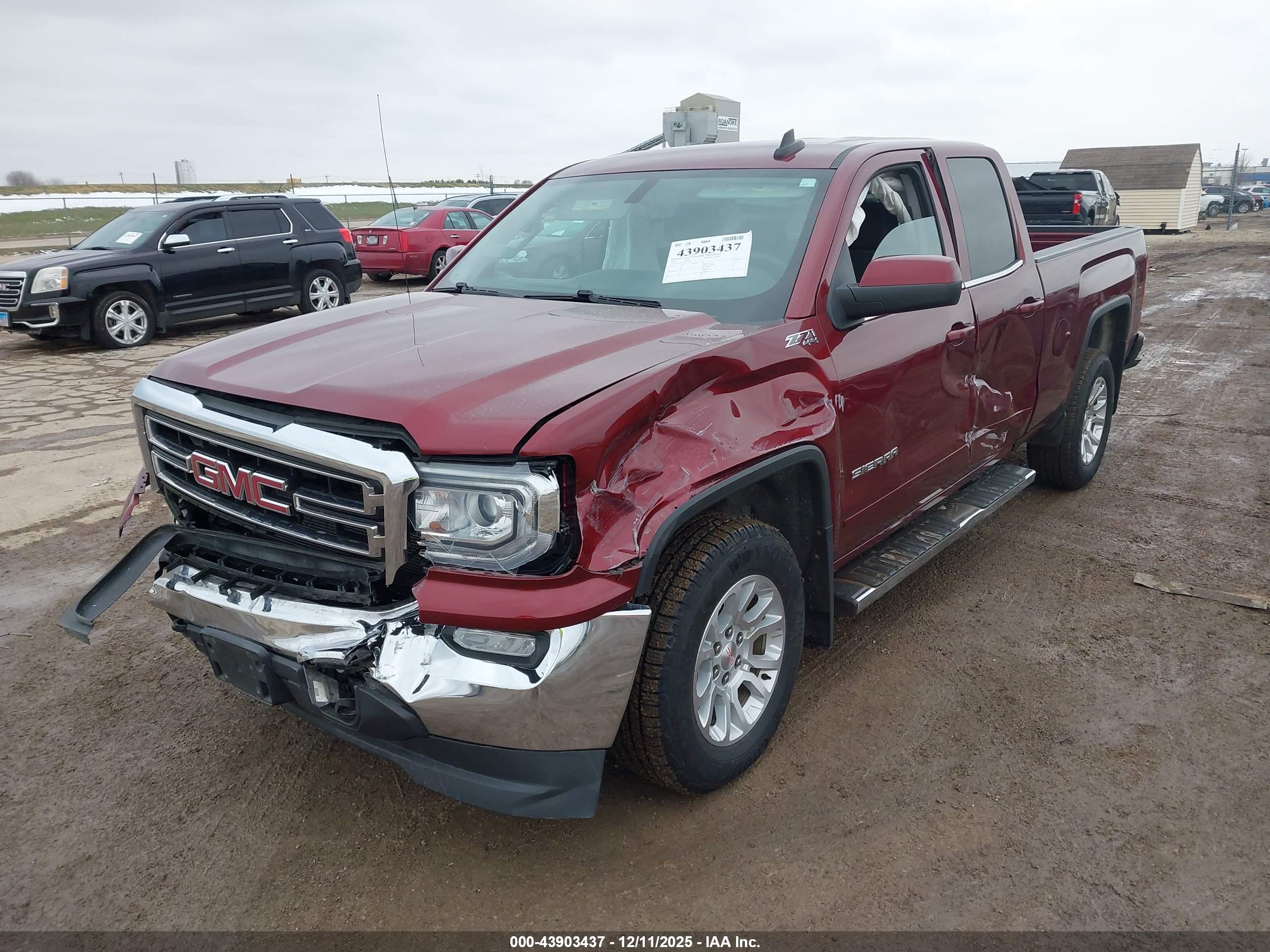 GMC SIERRA image 2