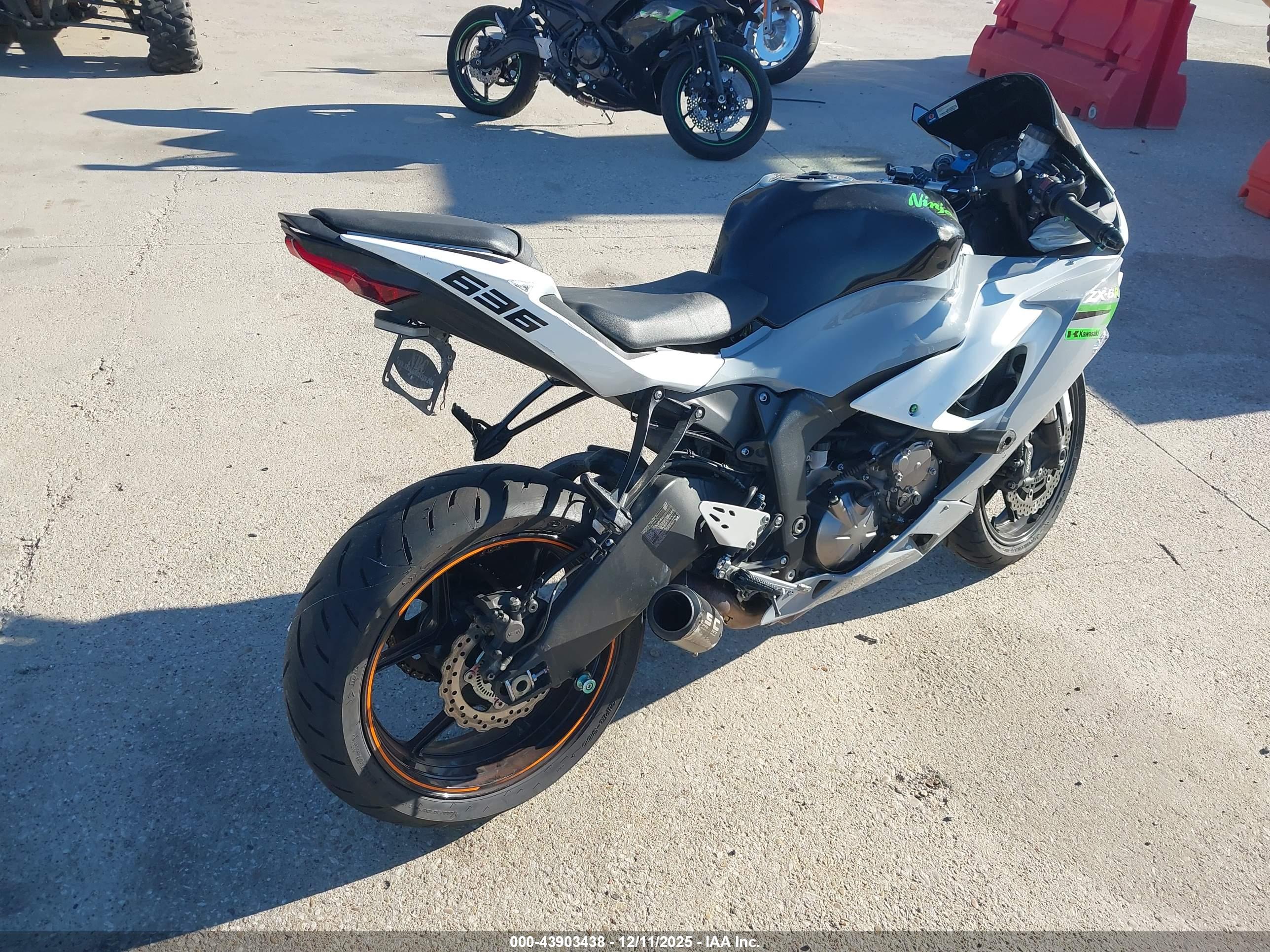 KAWASAKI ZX636 image 4