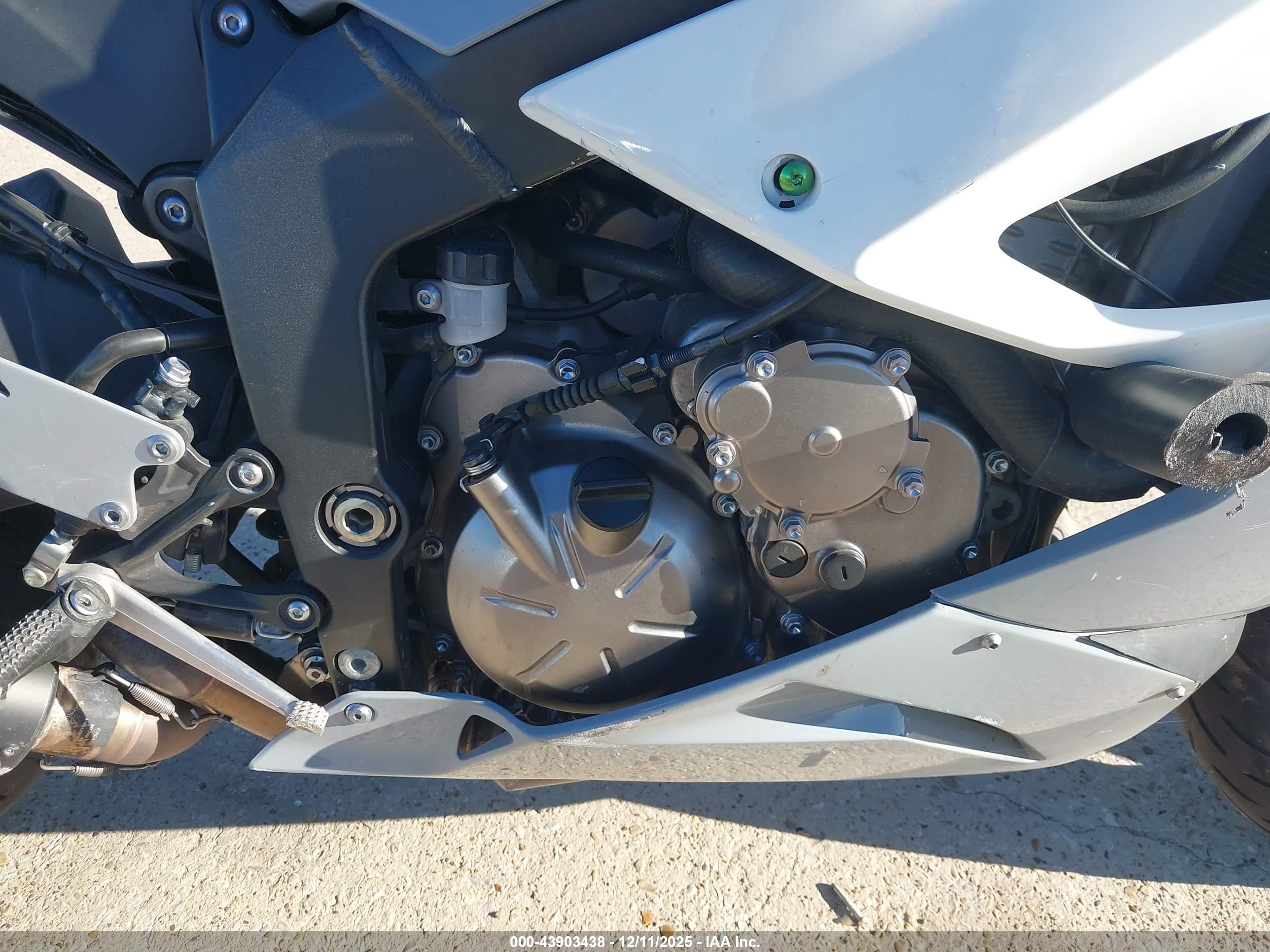 KAWASAKI ZX636 image 8