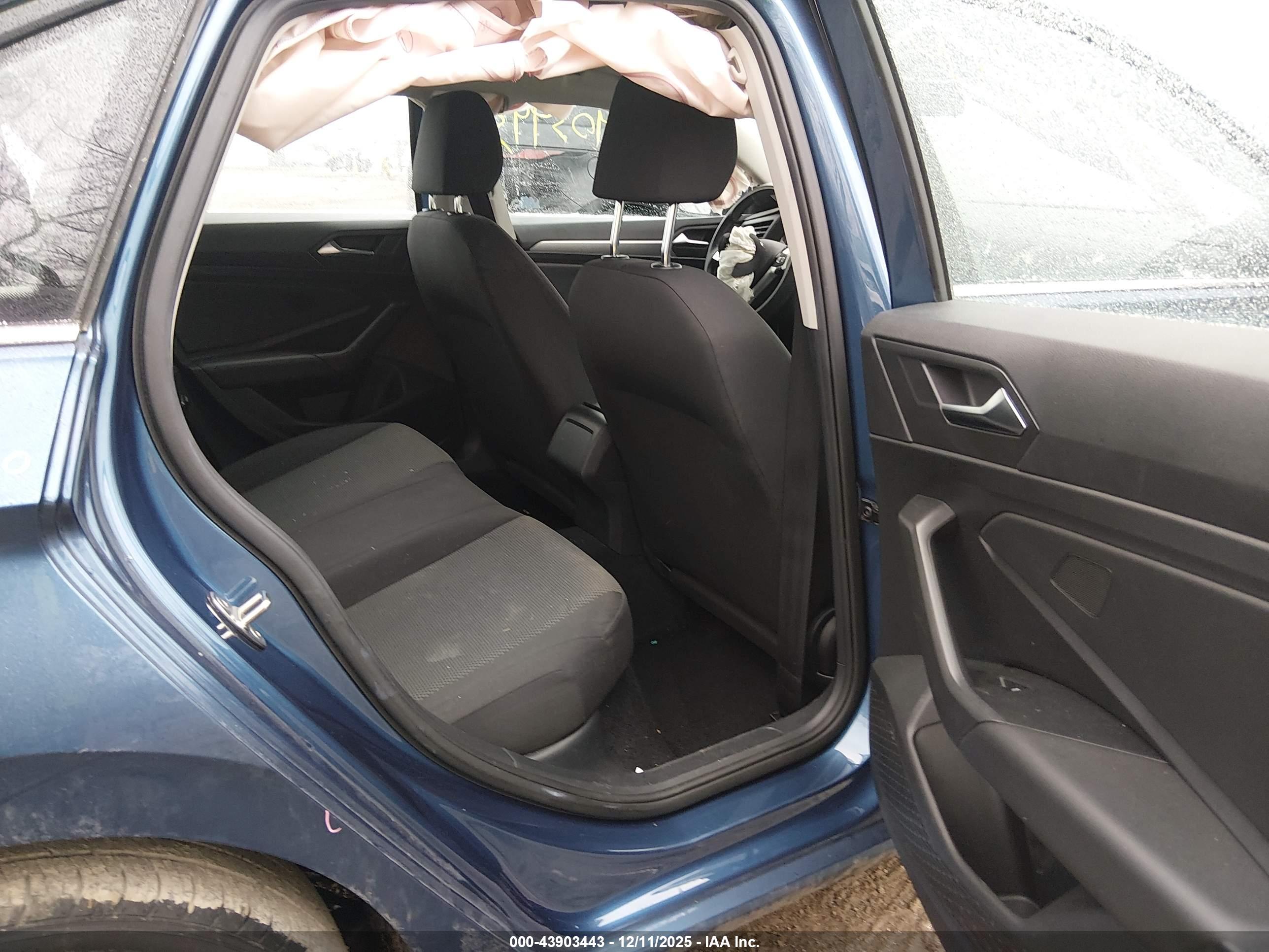 VOLKSWAGEN JETTA image 8