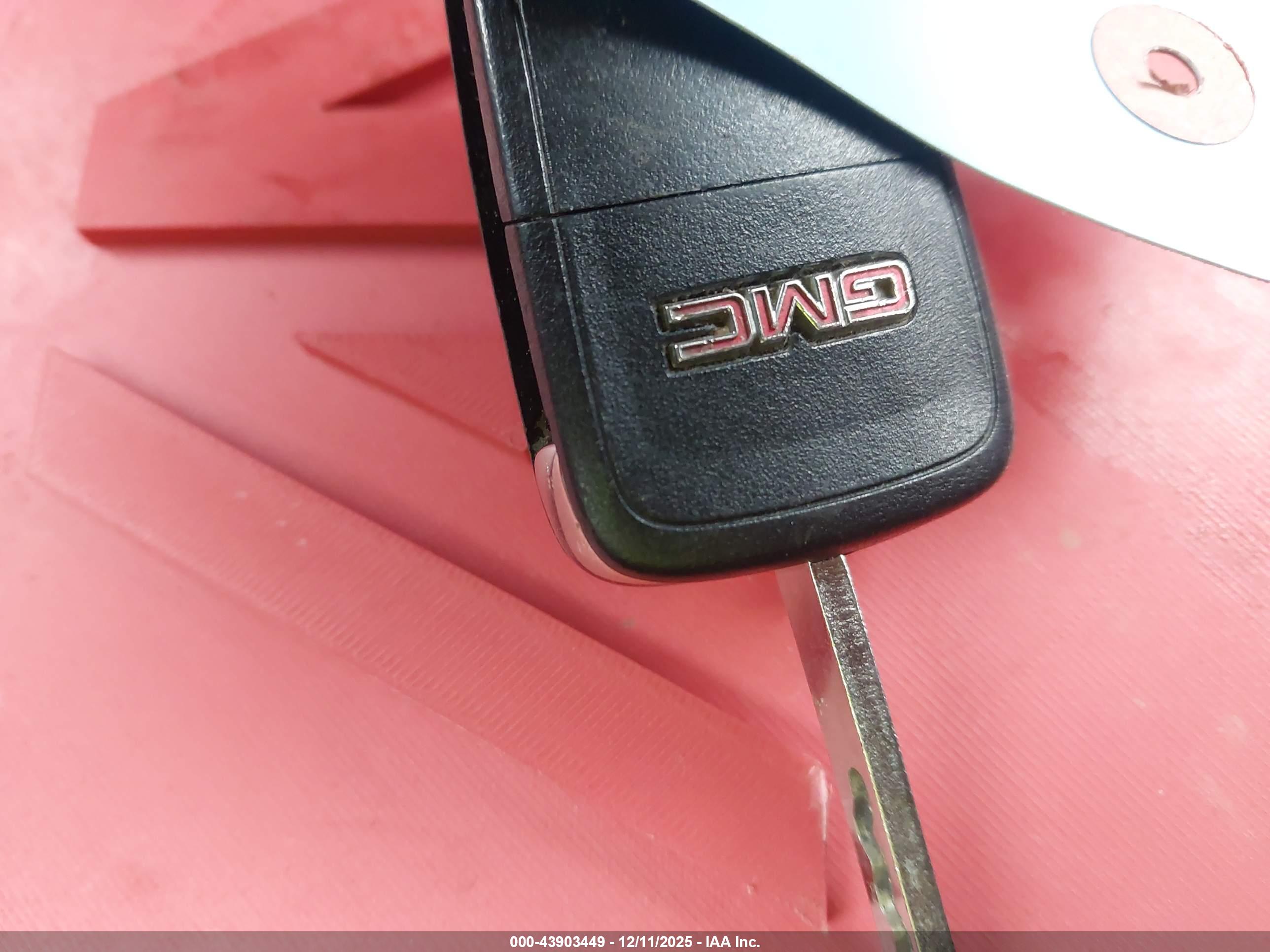 GMC TERRAIN image 11