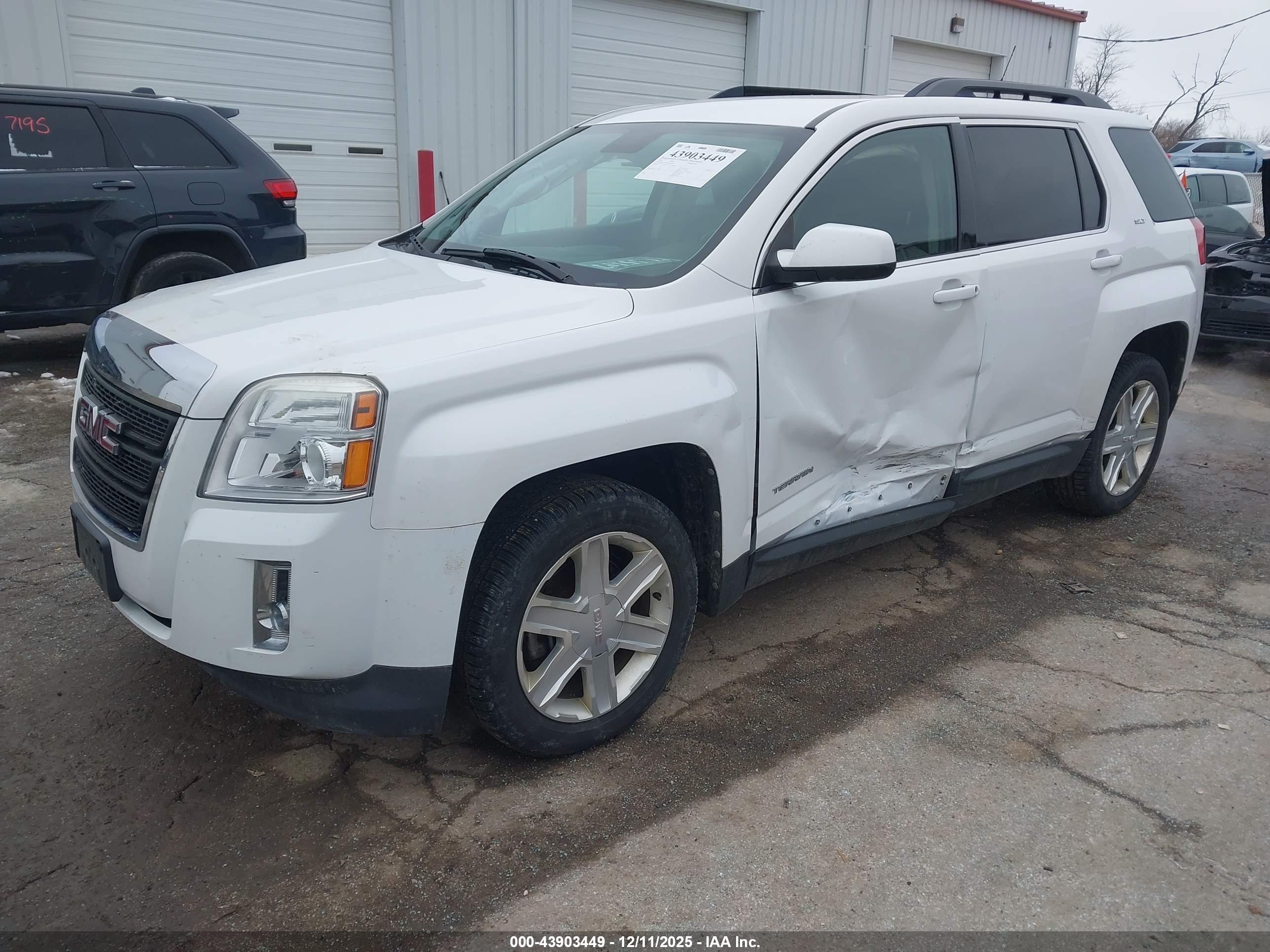 GMC TERRAIN image 2