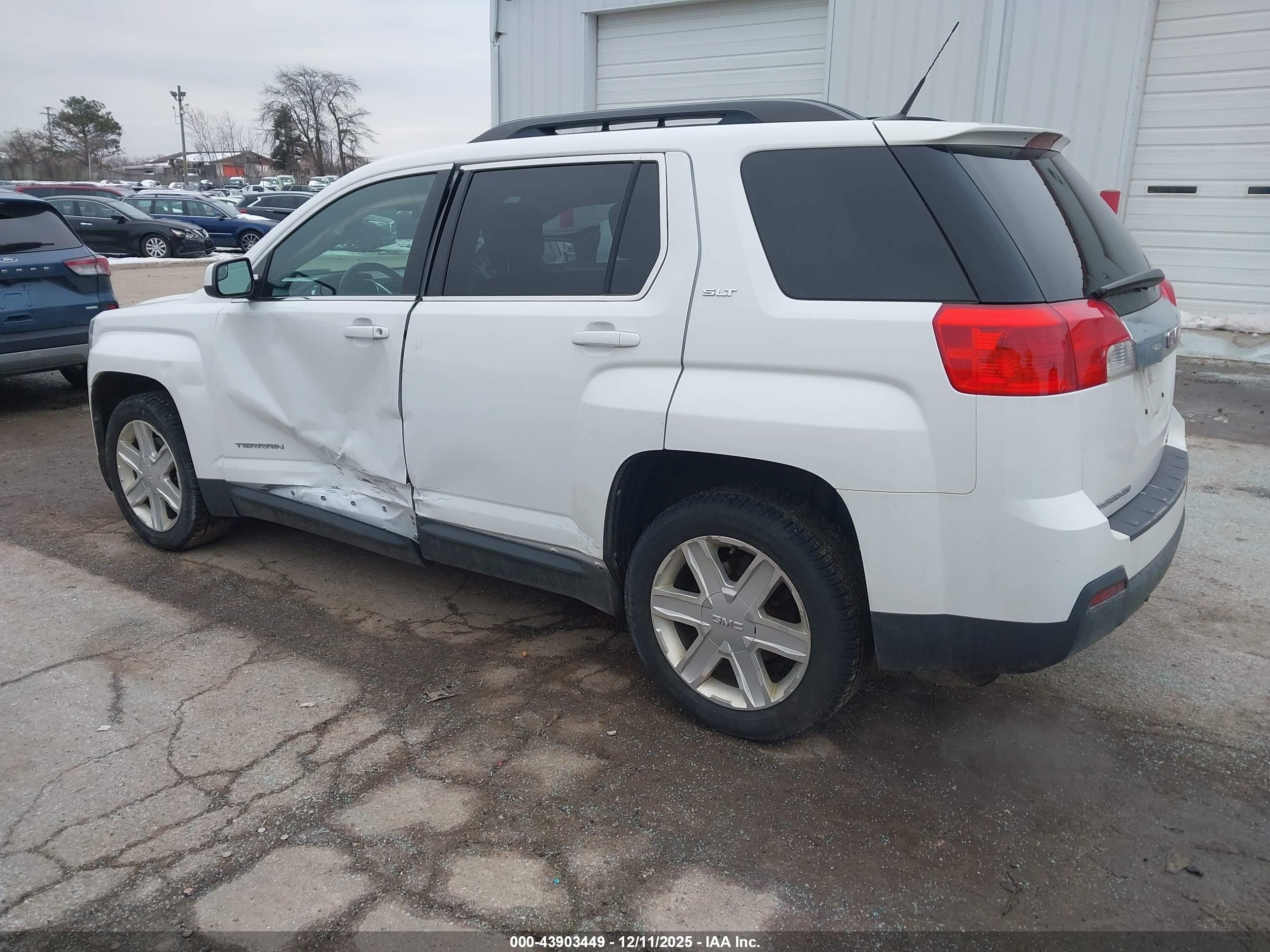 GMC TERRAIN image 3