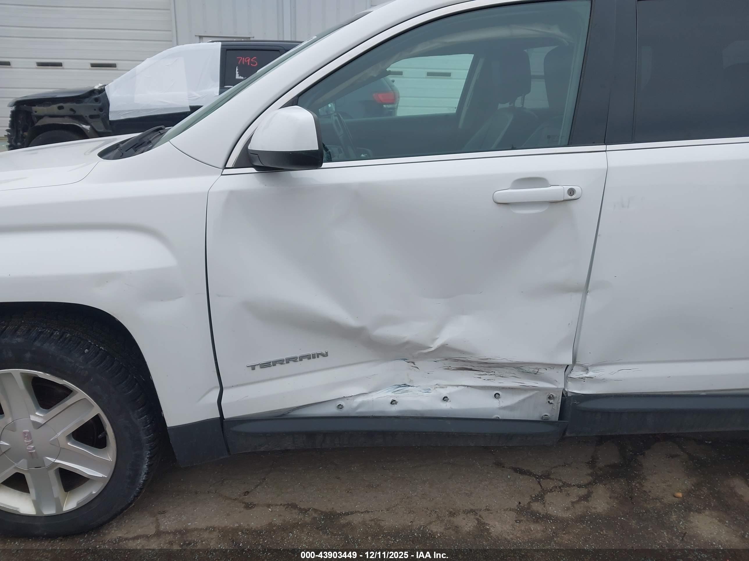 GMC TERRAIN image 6