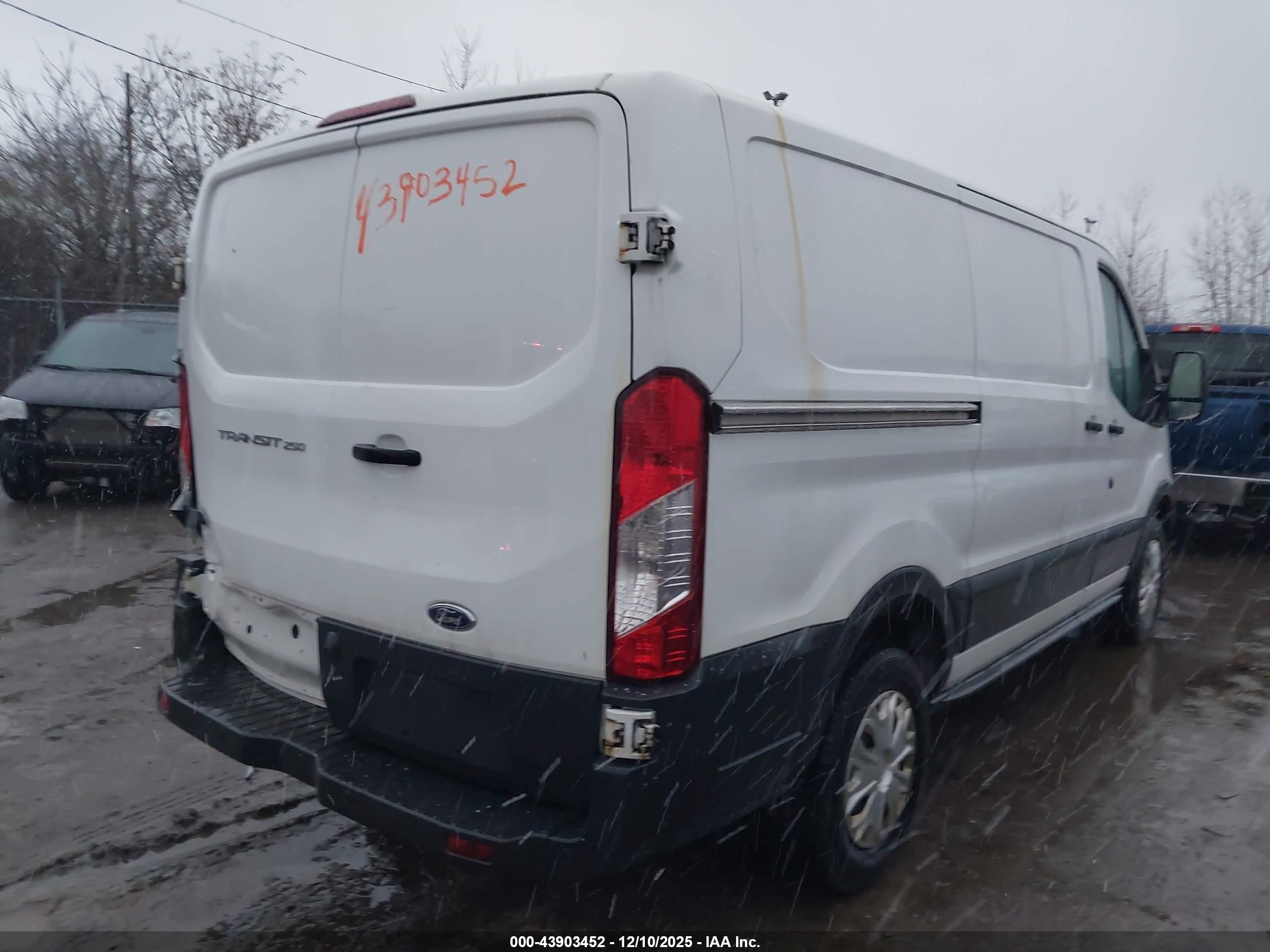 FORD TRANSIT-250 image 4