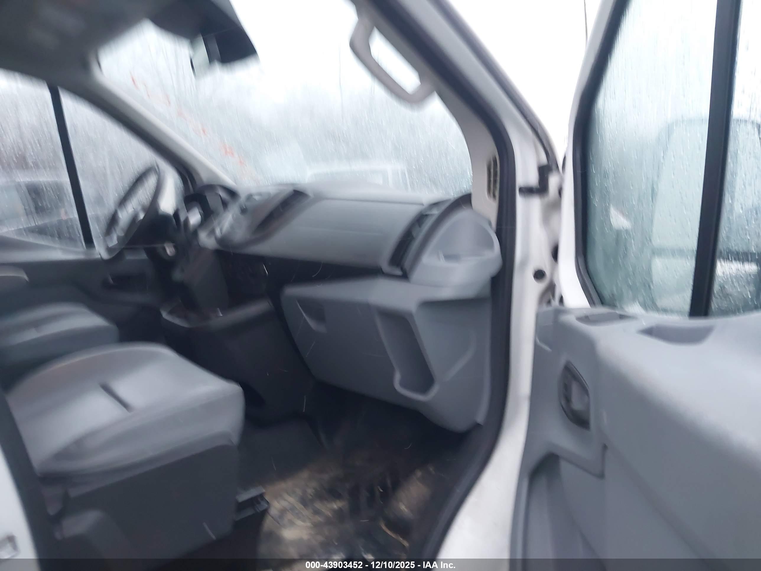 FORD TRANSIT-250 image 5