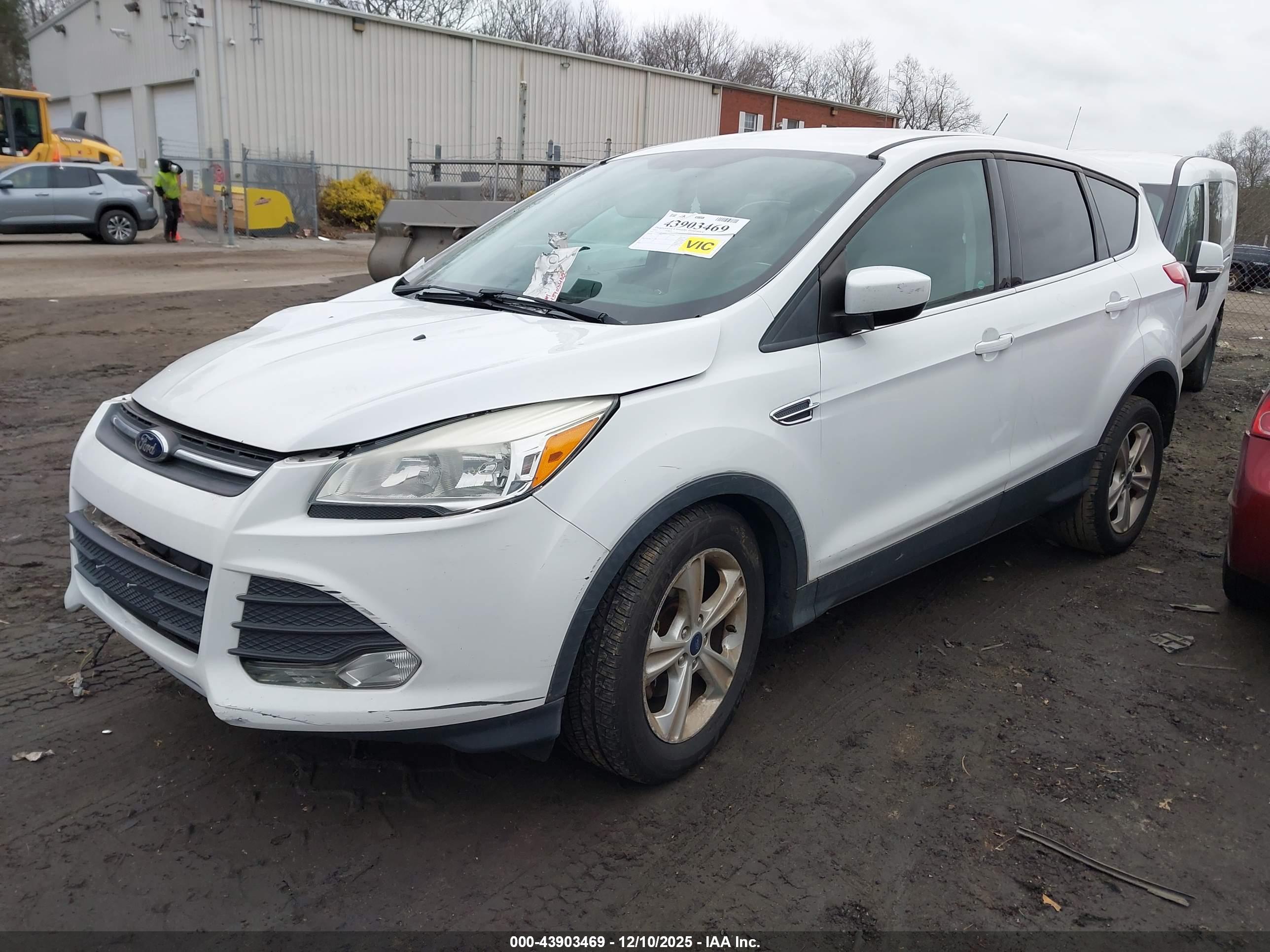FORD ESCAPE image 2