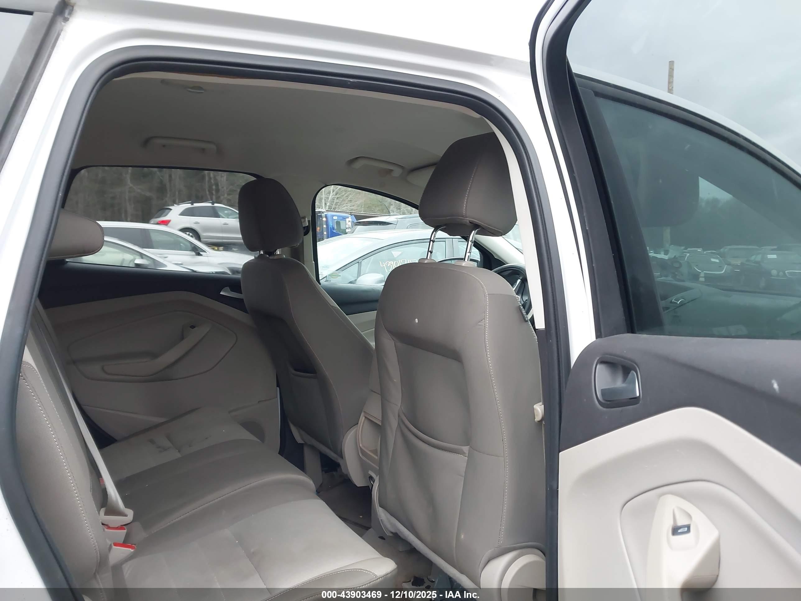 FORD ESCAPE image 8
